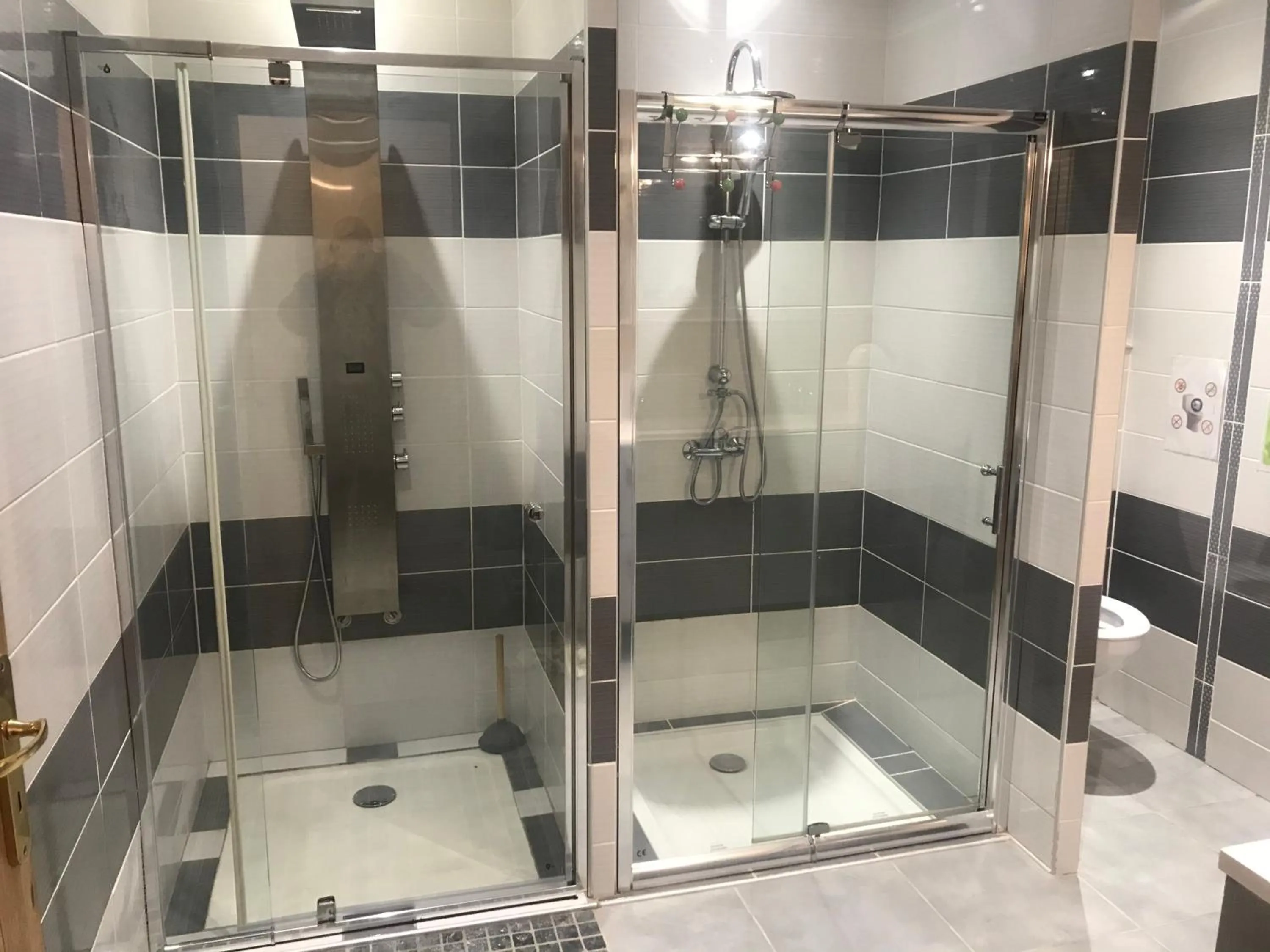 Shower in GîTE du GOUR du PEYROL