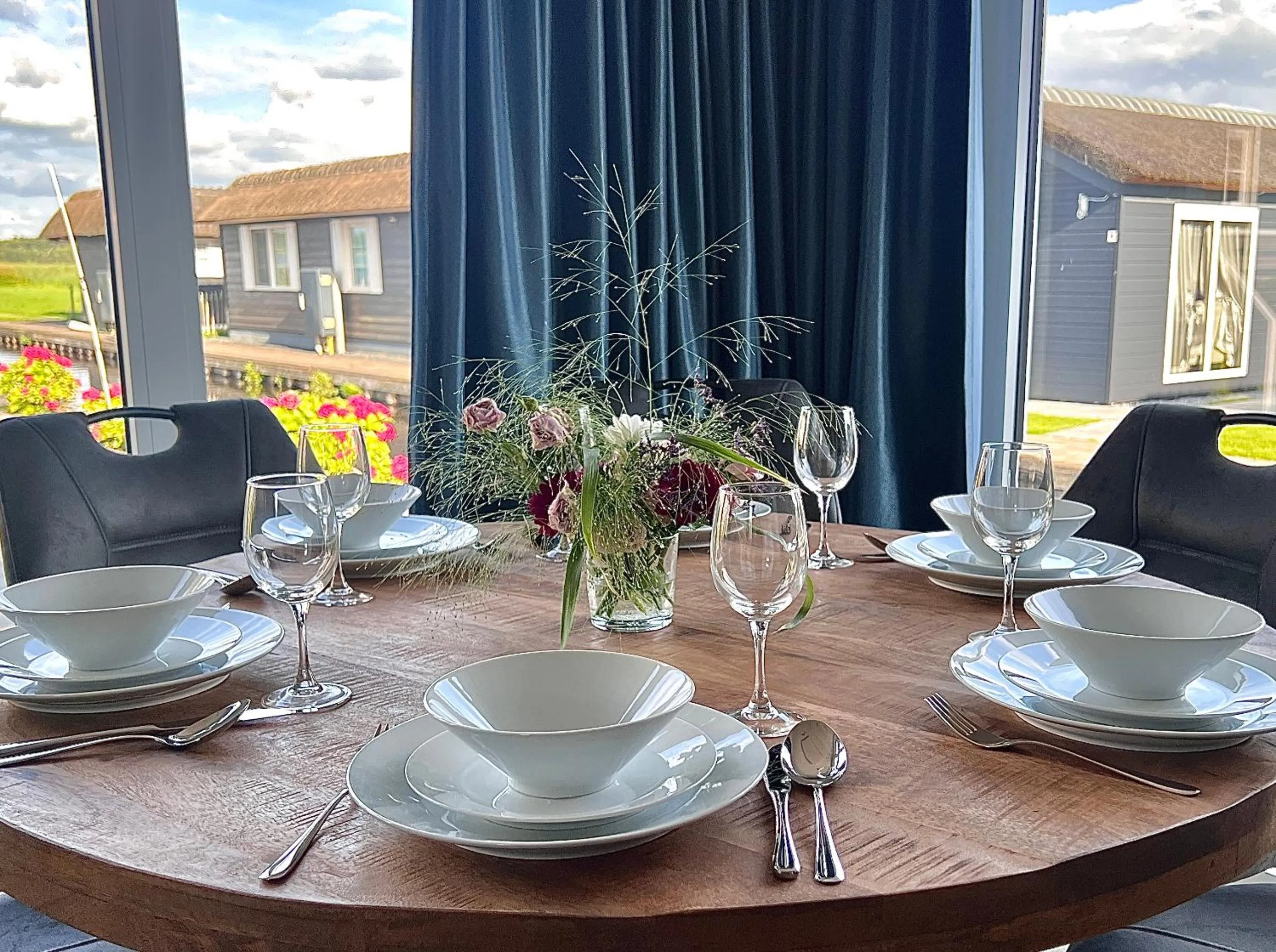 Dining area in Waterpark Giethoorn