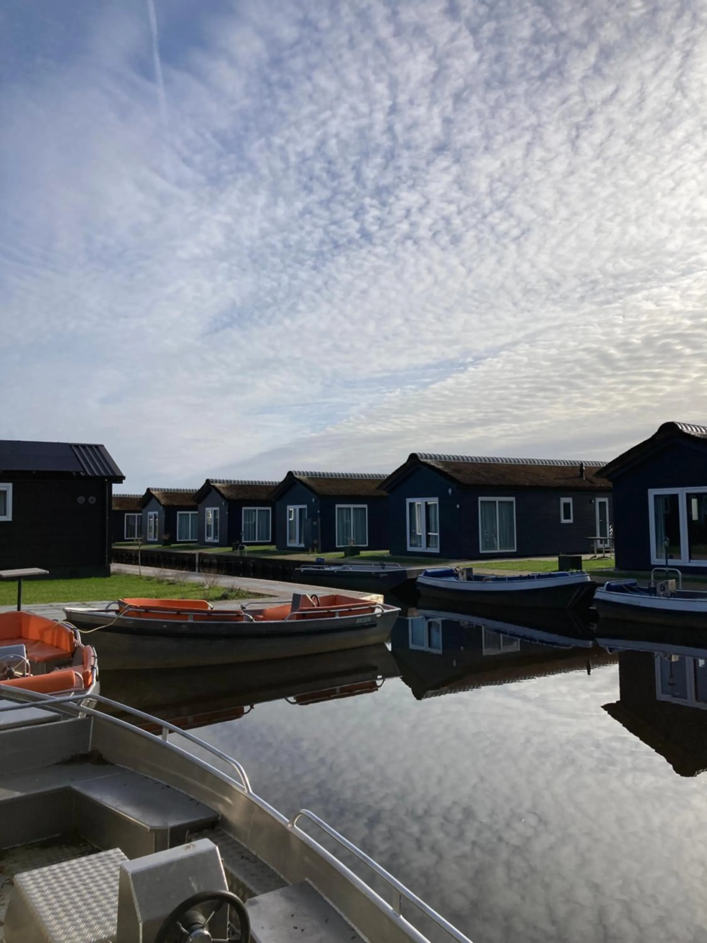 River view in Waterpark Giethoorn