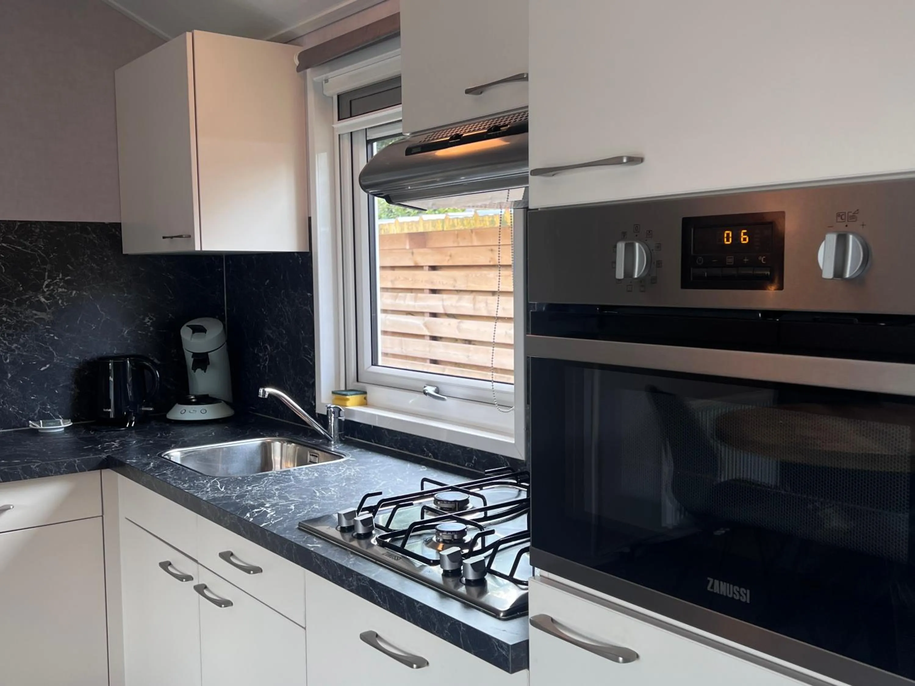 Kitchen or kitchenette in Waterpark Giethoorn