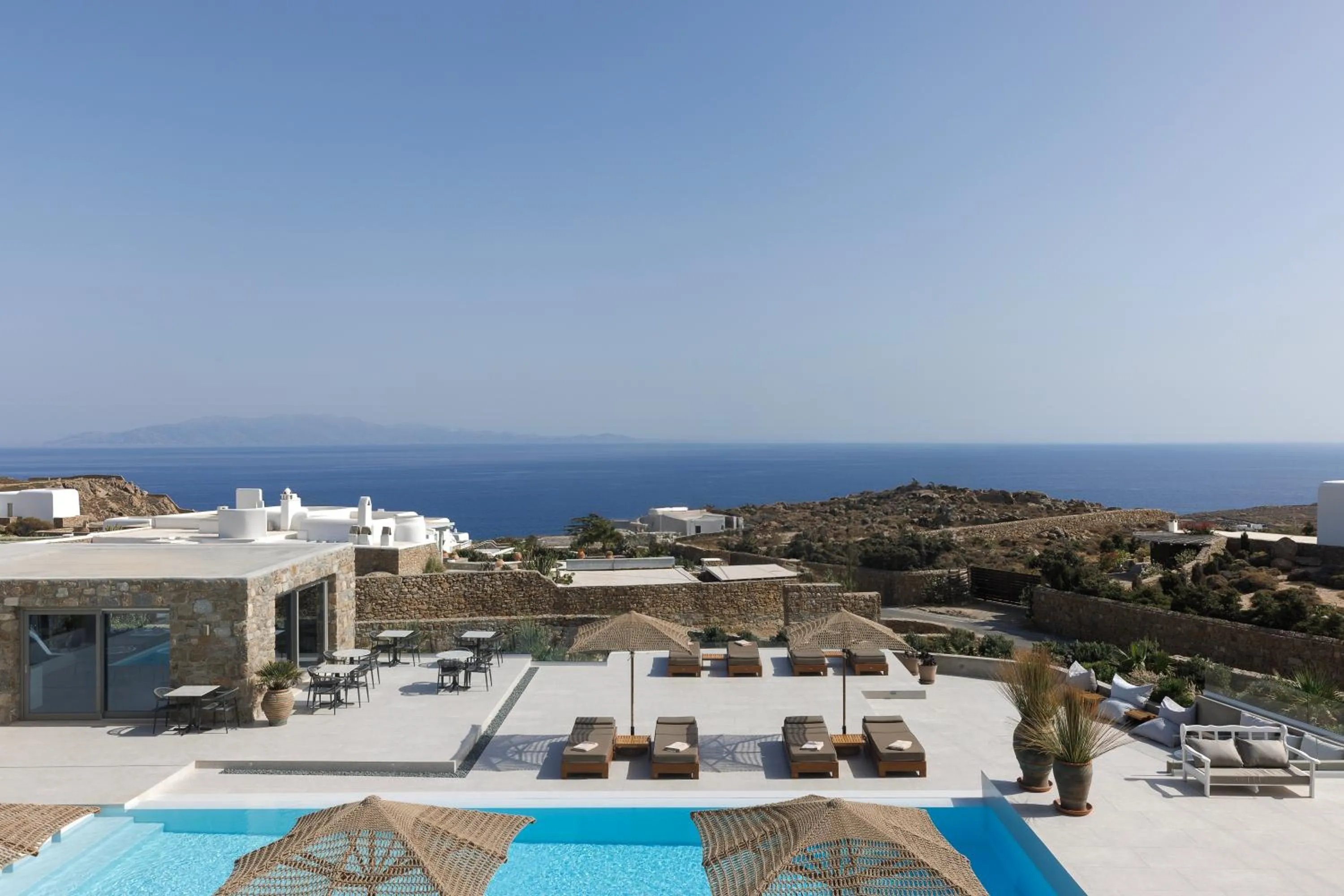 Property building in Ionic Suites