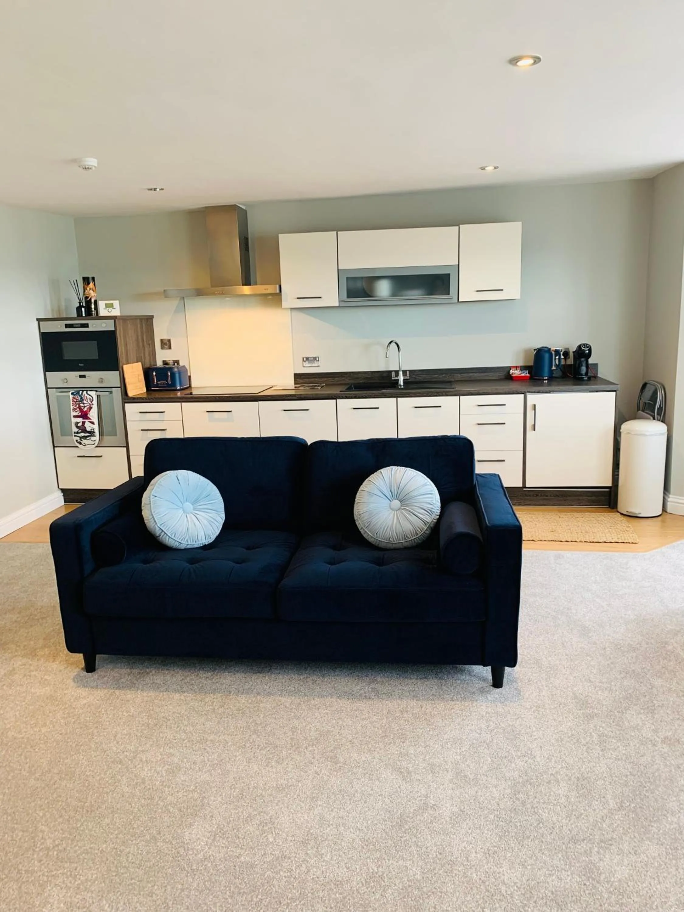 Kitchen or kitchenette in The Beachfront Lookout a Stunning Apartment with Perfect Sea View