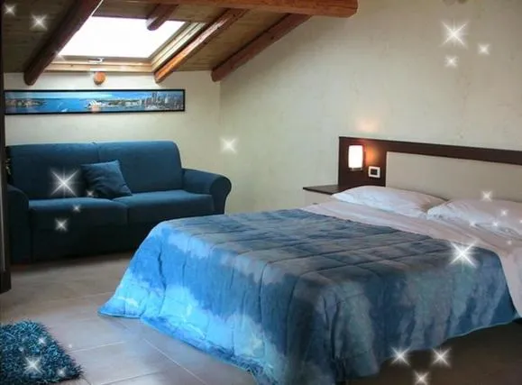 Seating area, Bed in B&B Suite