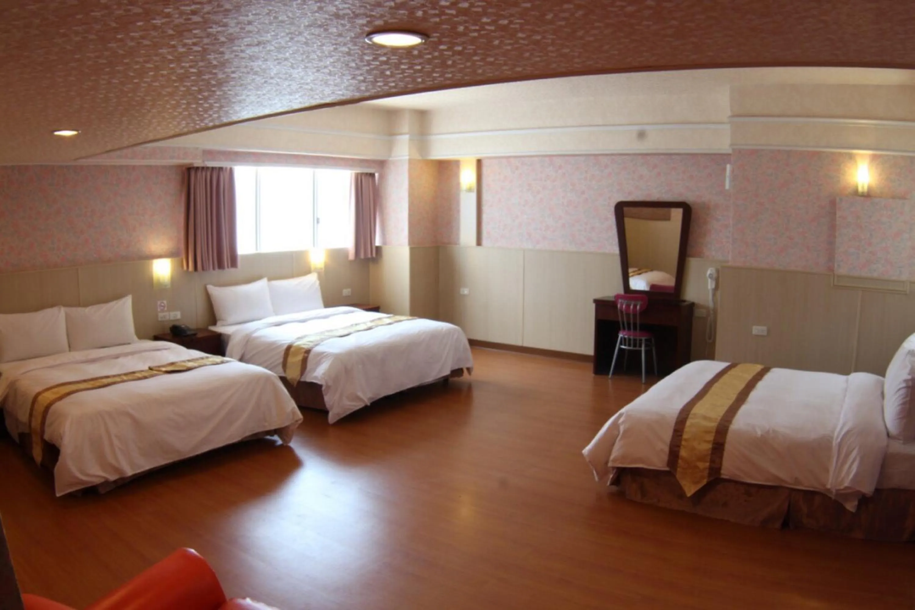 Photo of the whole room, Bed in Long Siang Hotel