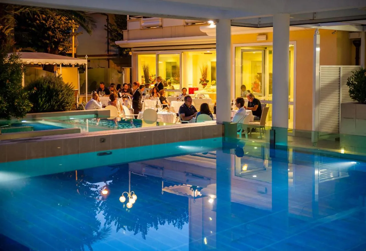 Restaurant/places to eat in Hotel Luna Riccione e Aqua Spa Only Adults +12