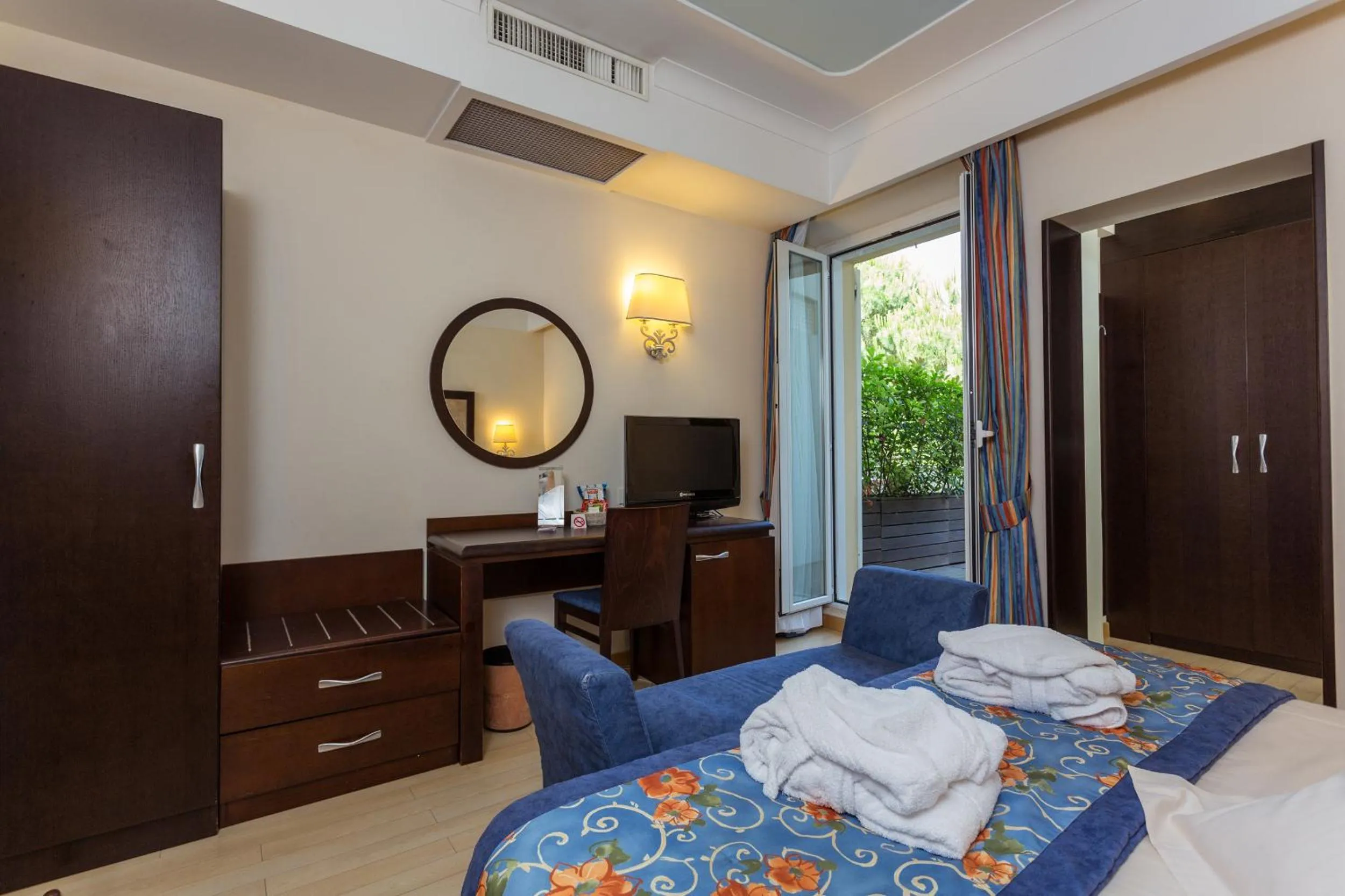 Bed in Hotel Luna Riccione e Aqua Spa Only Adults +12