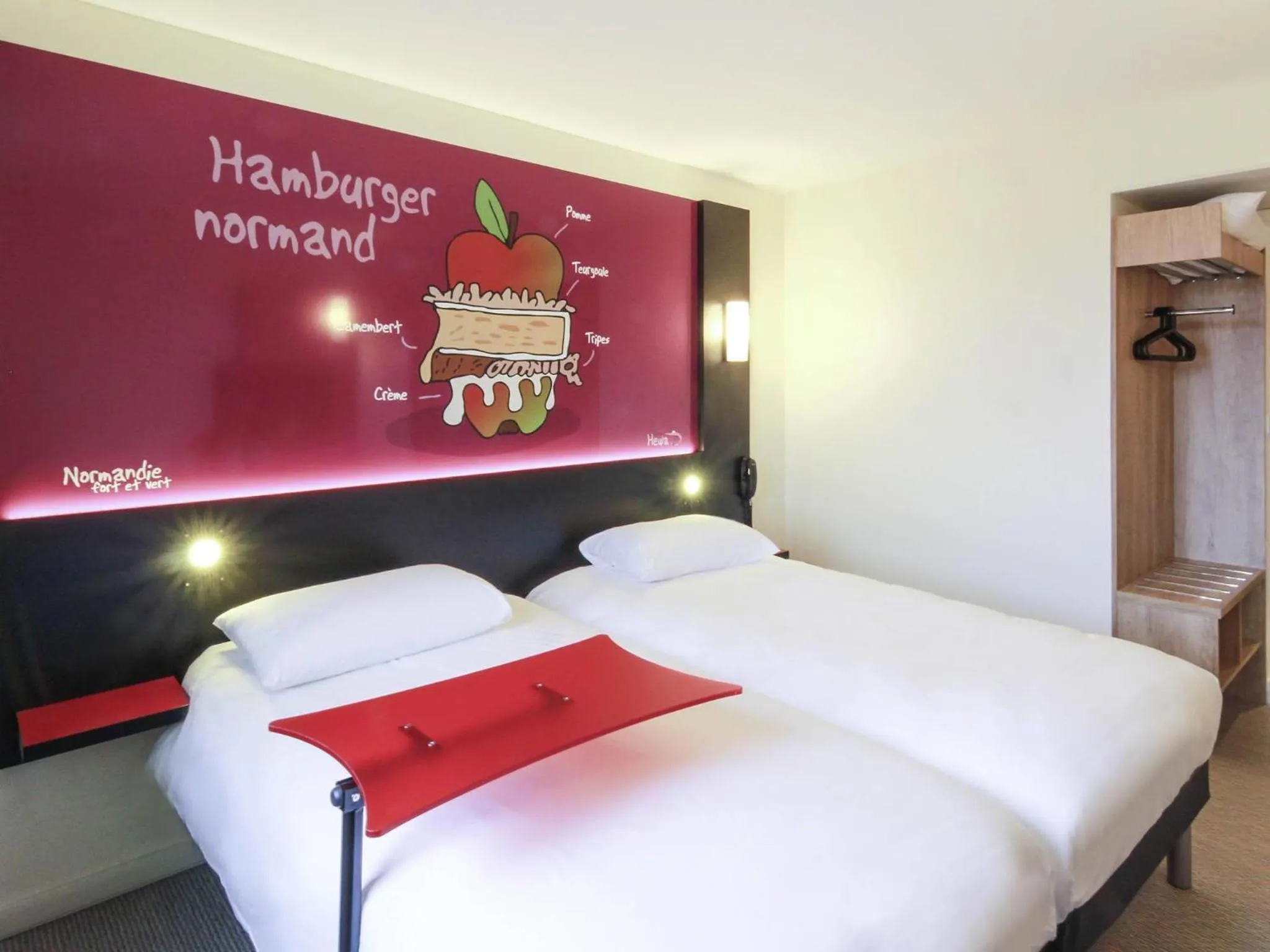 Bedroom, Bed in ibis Styles Flers