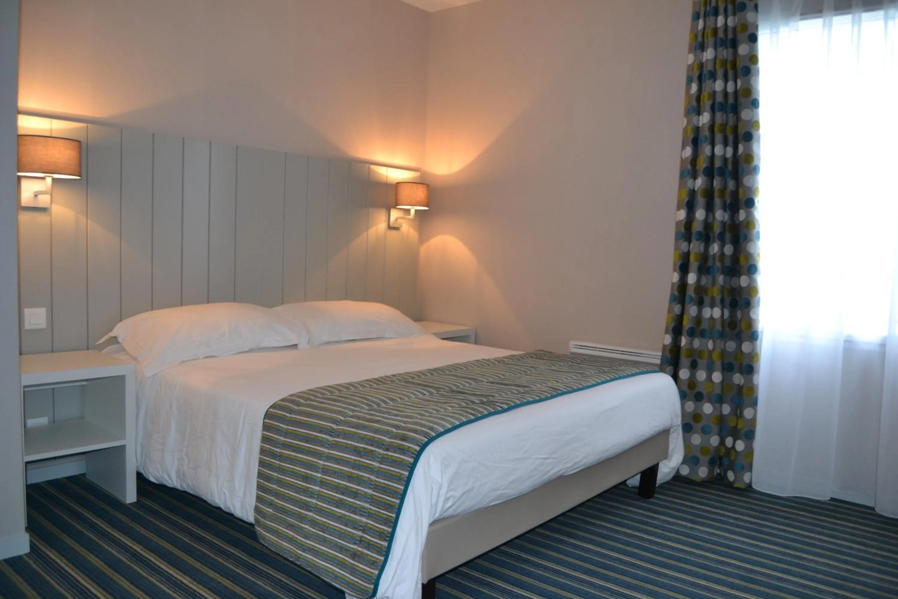 Bedroom, Bed in Residence Thalasso Concarneau