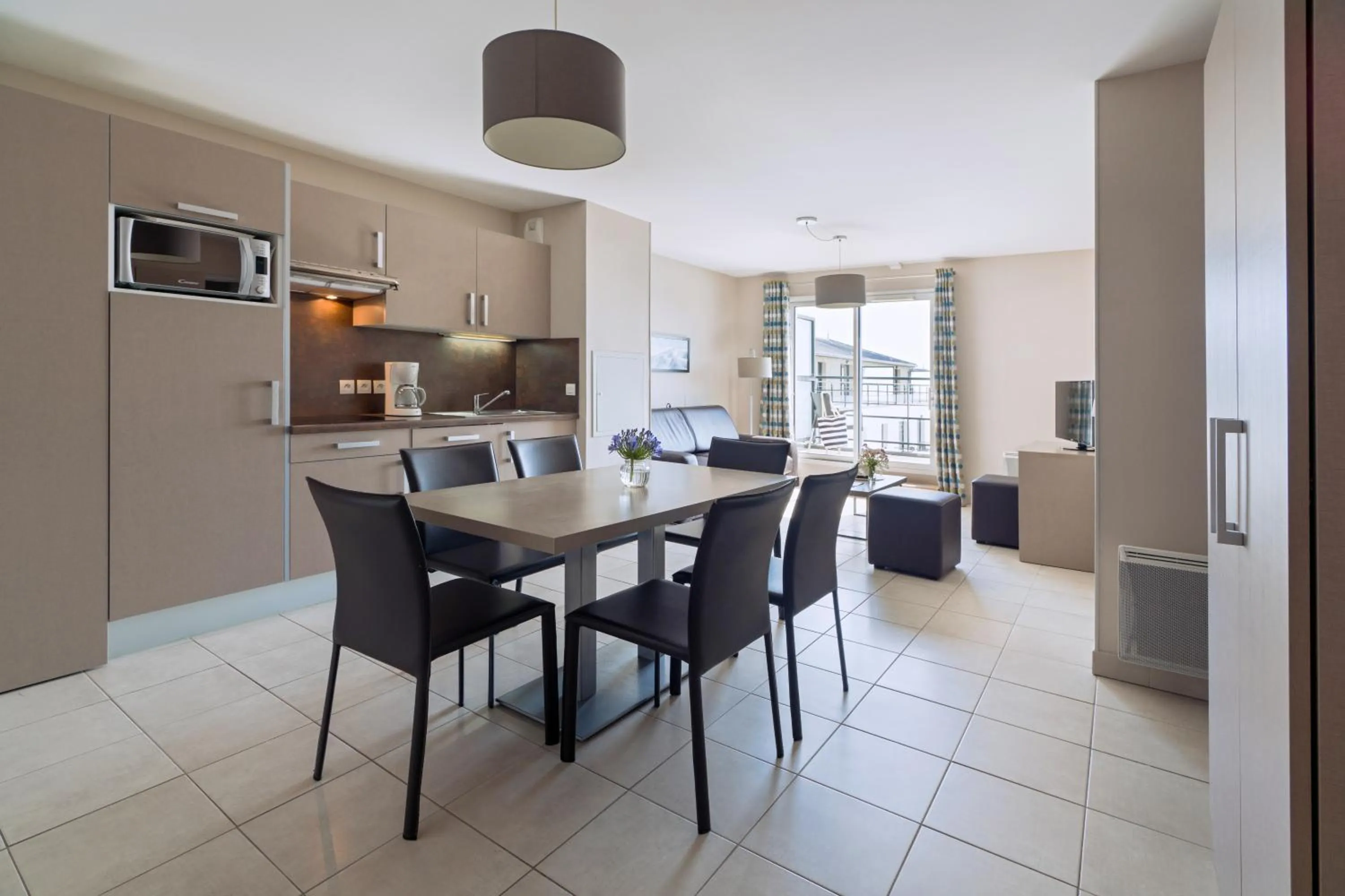 Kitchen or kitchenette in Residence Thalasso Concarneau