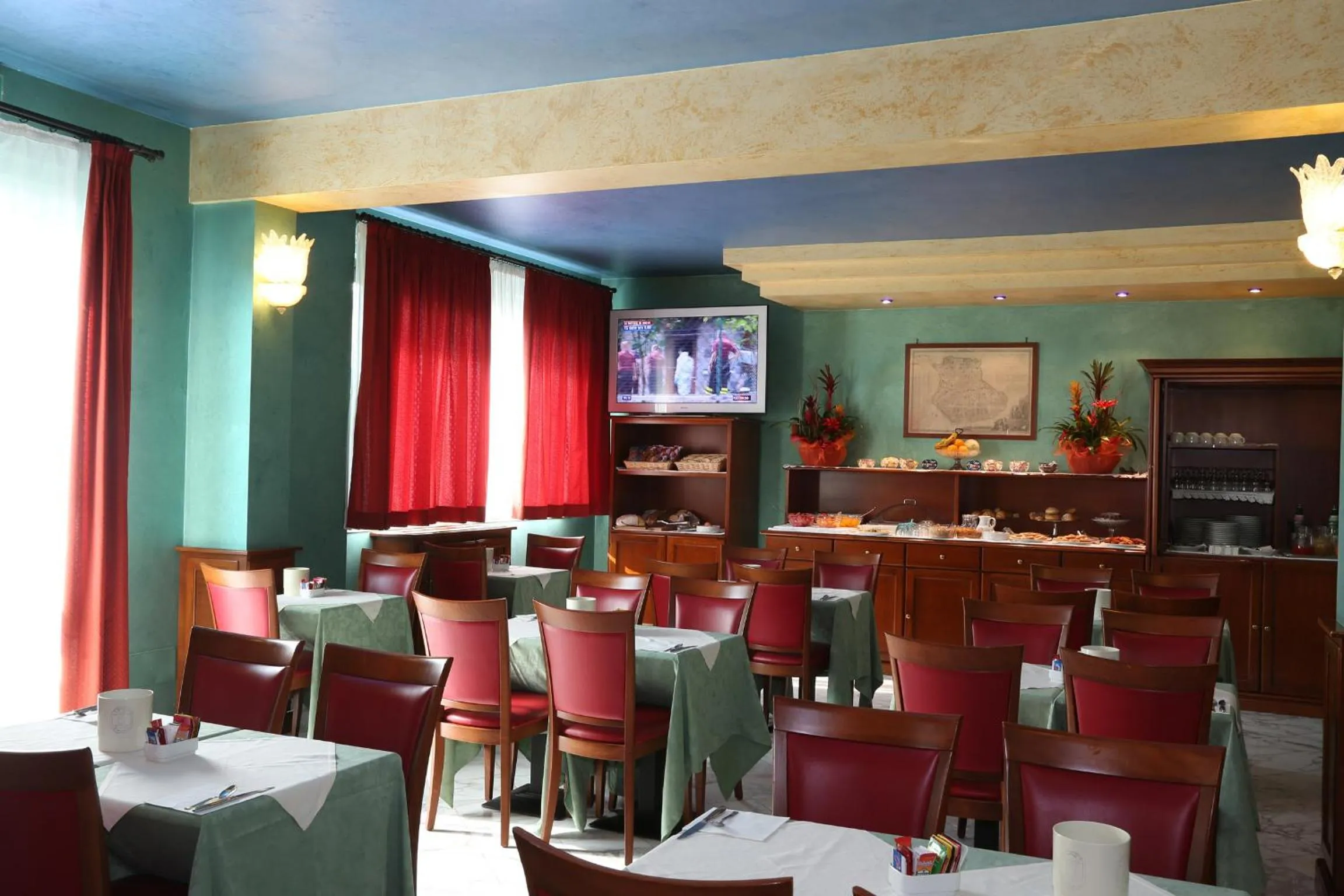 Communal lounge/ TV room in Hotel Abacus