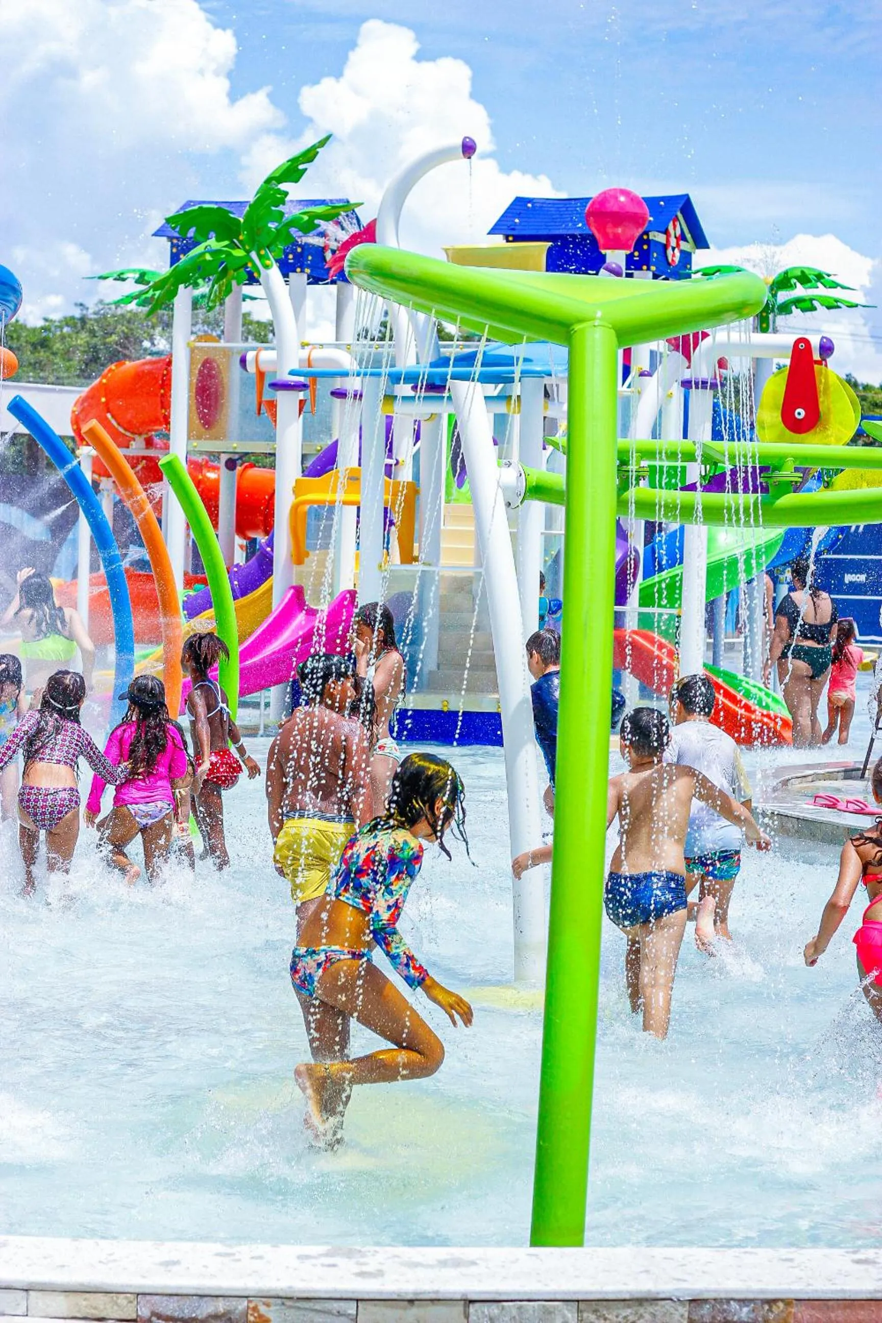 Children play ground in Lagoa EcoTowers Resort - LAGOA OFICIAL