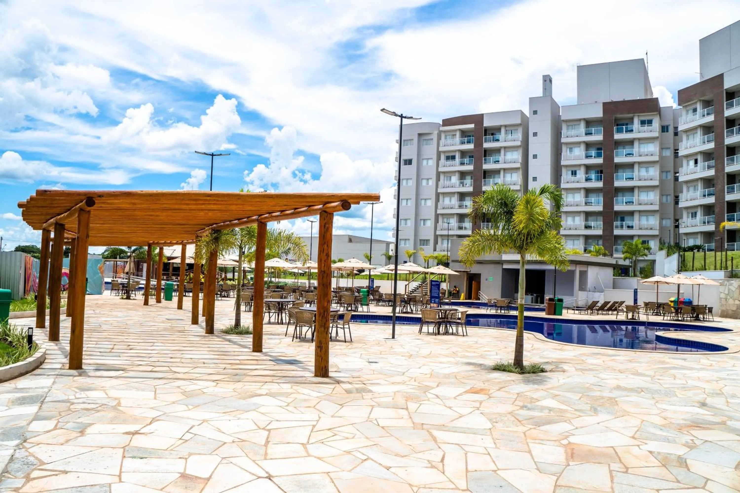 Pool view in Lagoa EcoTowers Resort - LAGOA OFICIAL