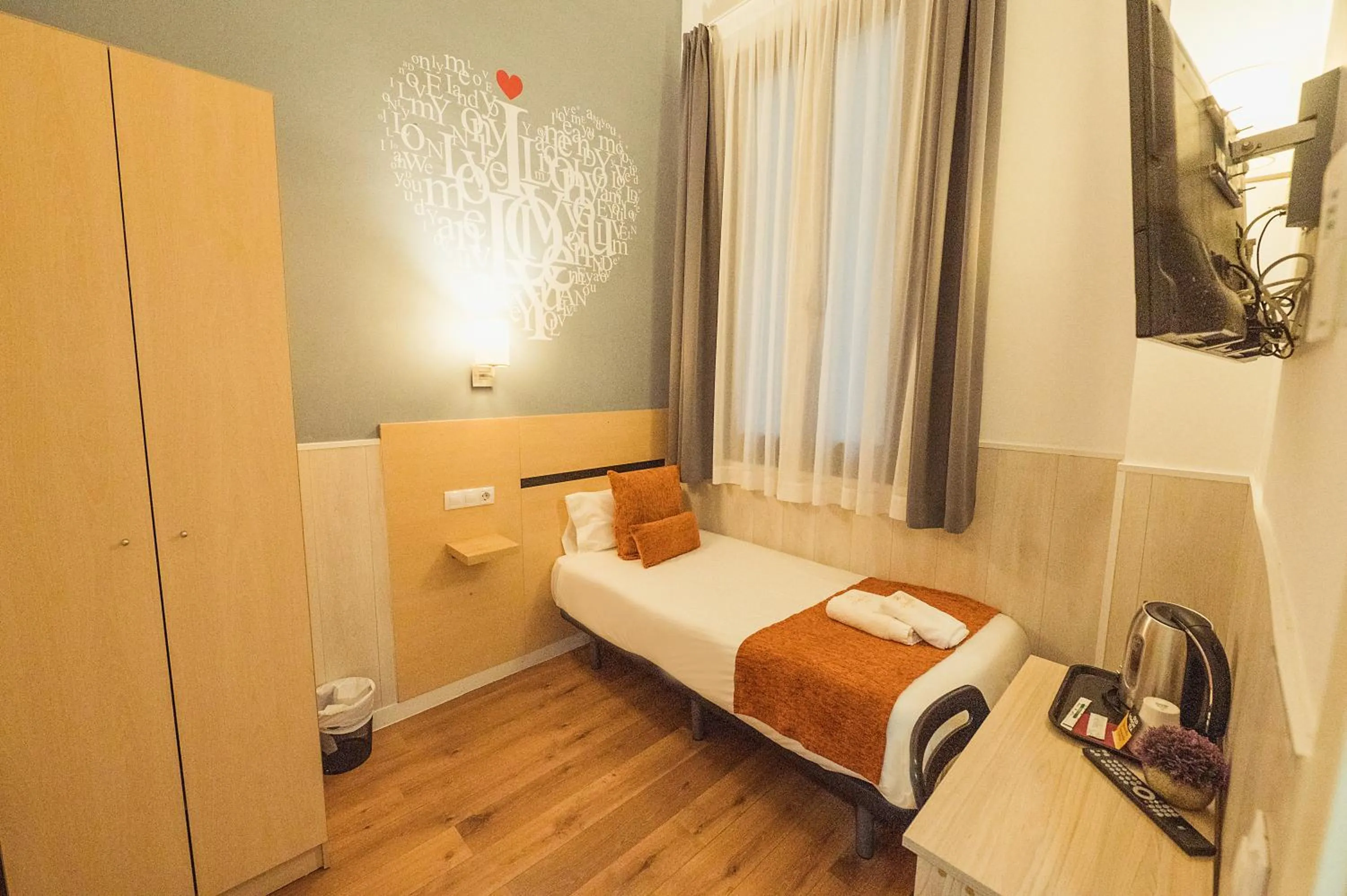 Bed in Hostal Live Natura Barcelona