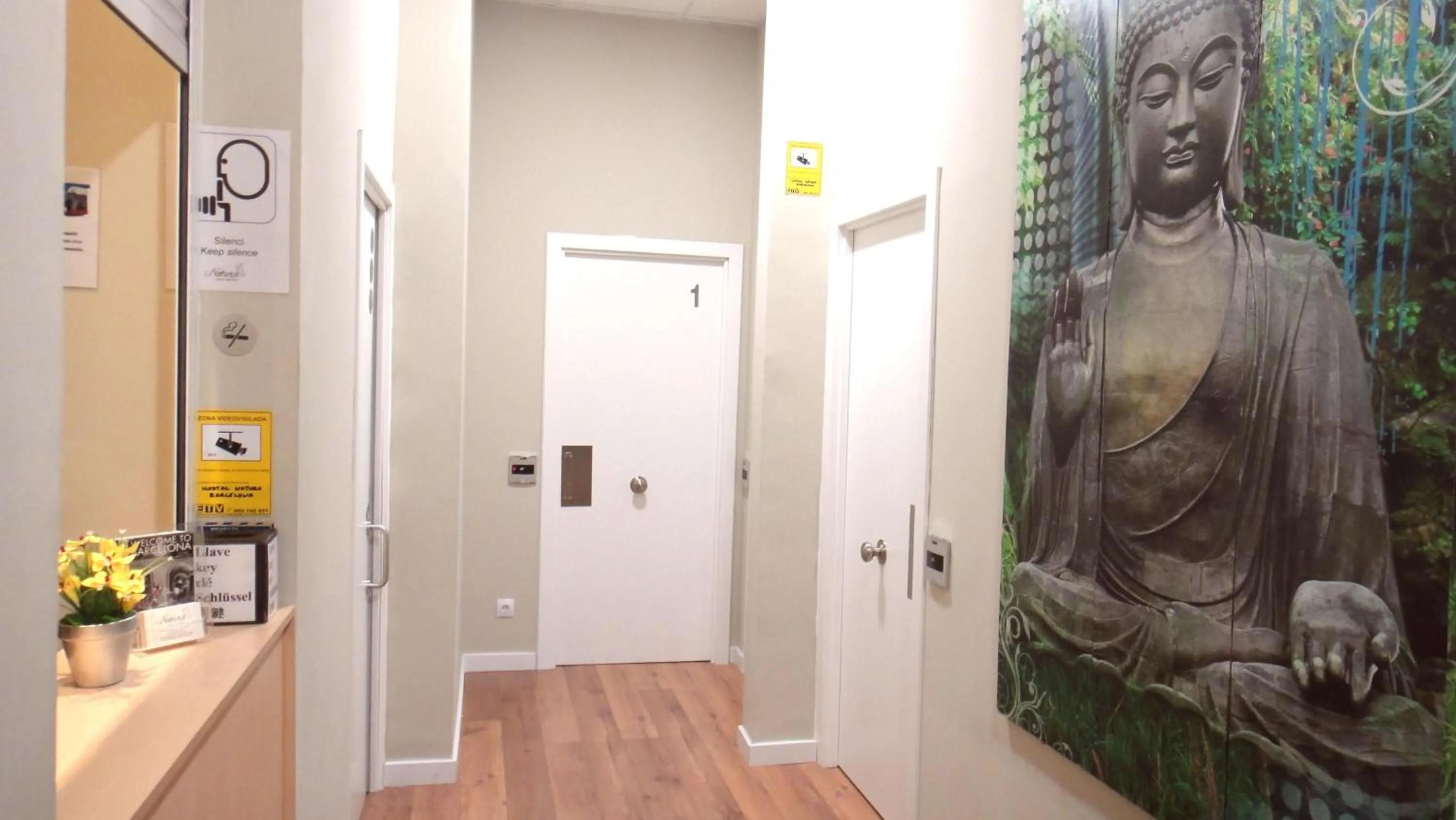 Living room in Hostal Live Natura Barcelona