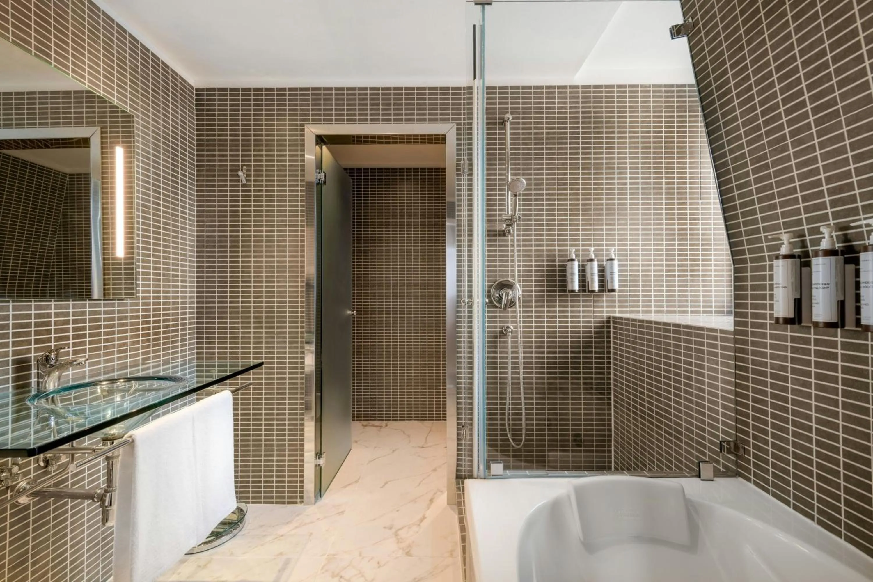 Photo of the whole room in AC Hotel Milano by Marriott