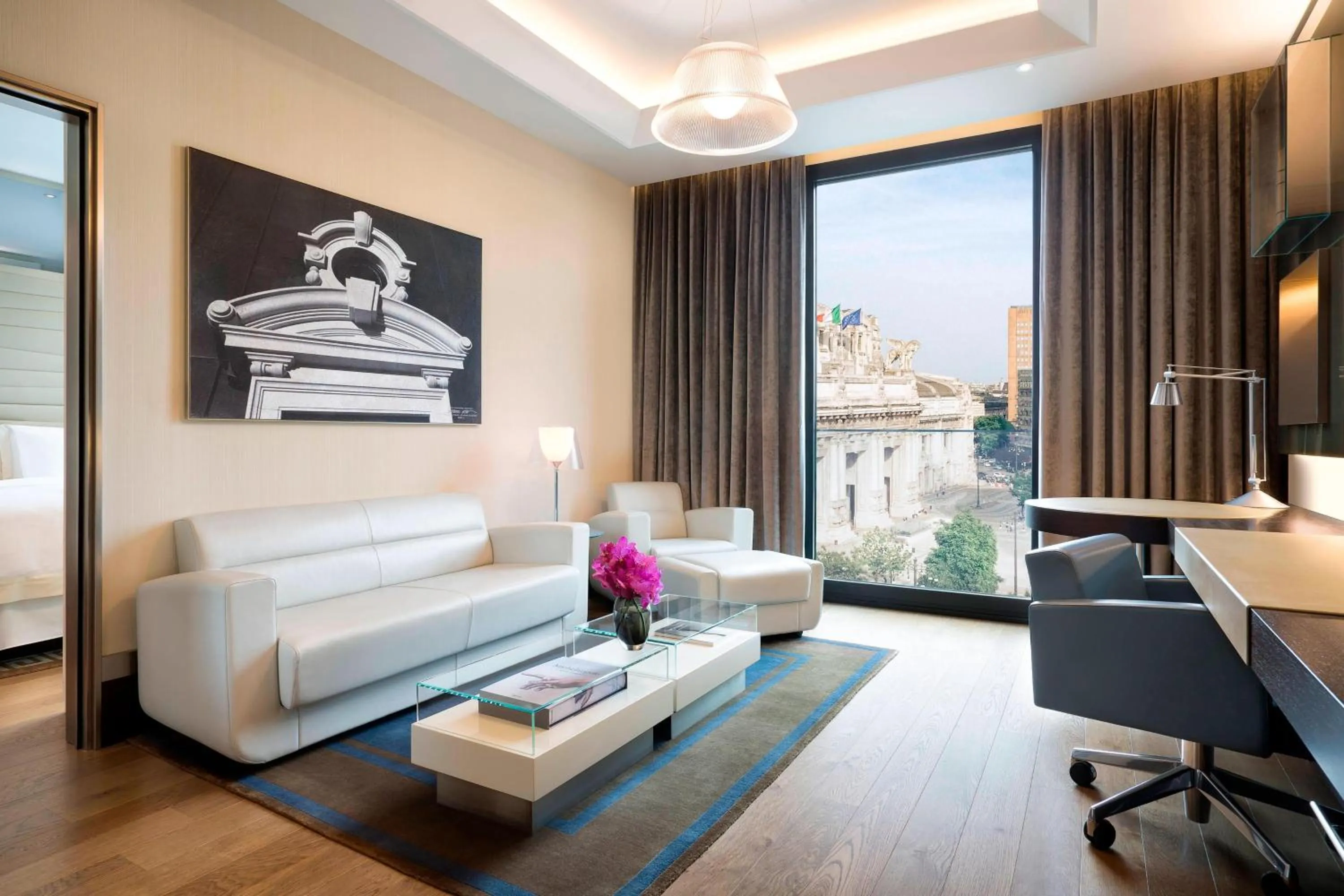 Living room, Bed in Excelsior Hotel Gallia, a Luxury Collection Hotel, Milan