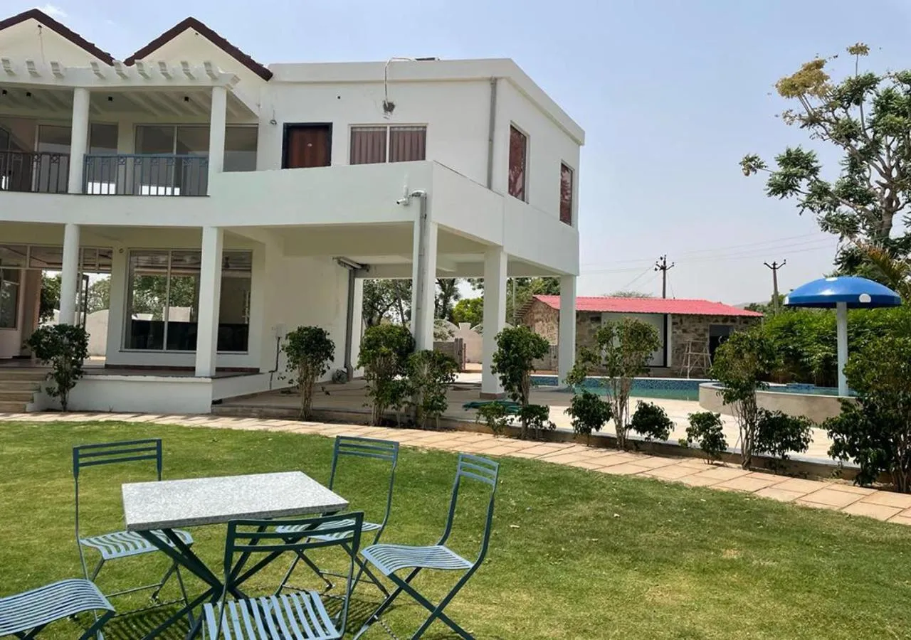 Property building in Las Cabanas Resort