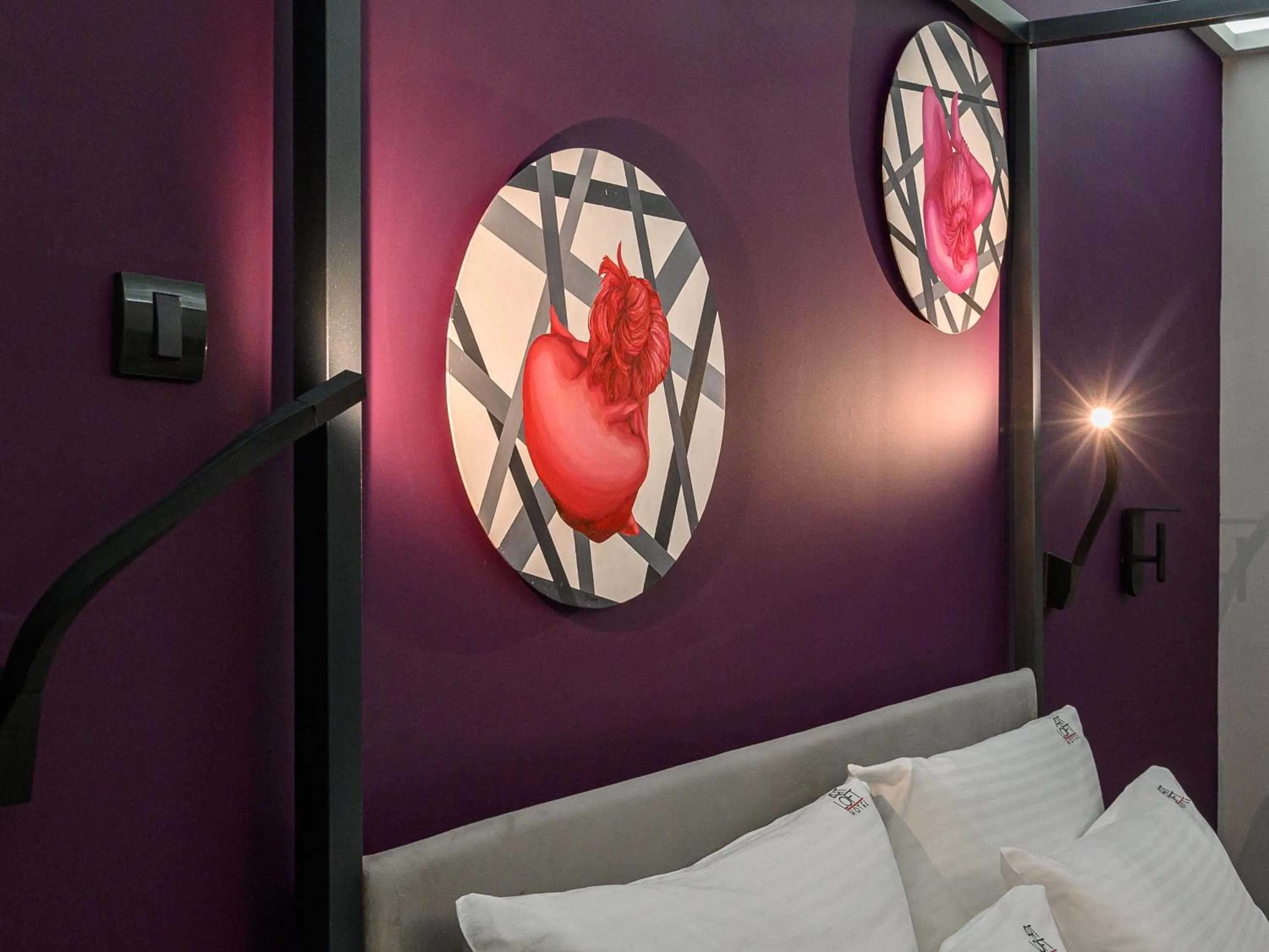 Decorative detail, Bed in ArtLoft Garni Hotel