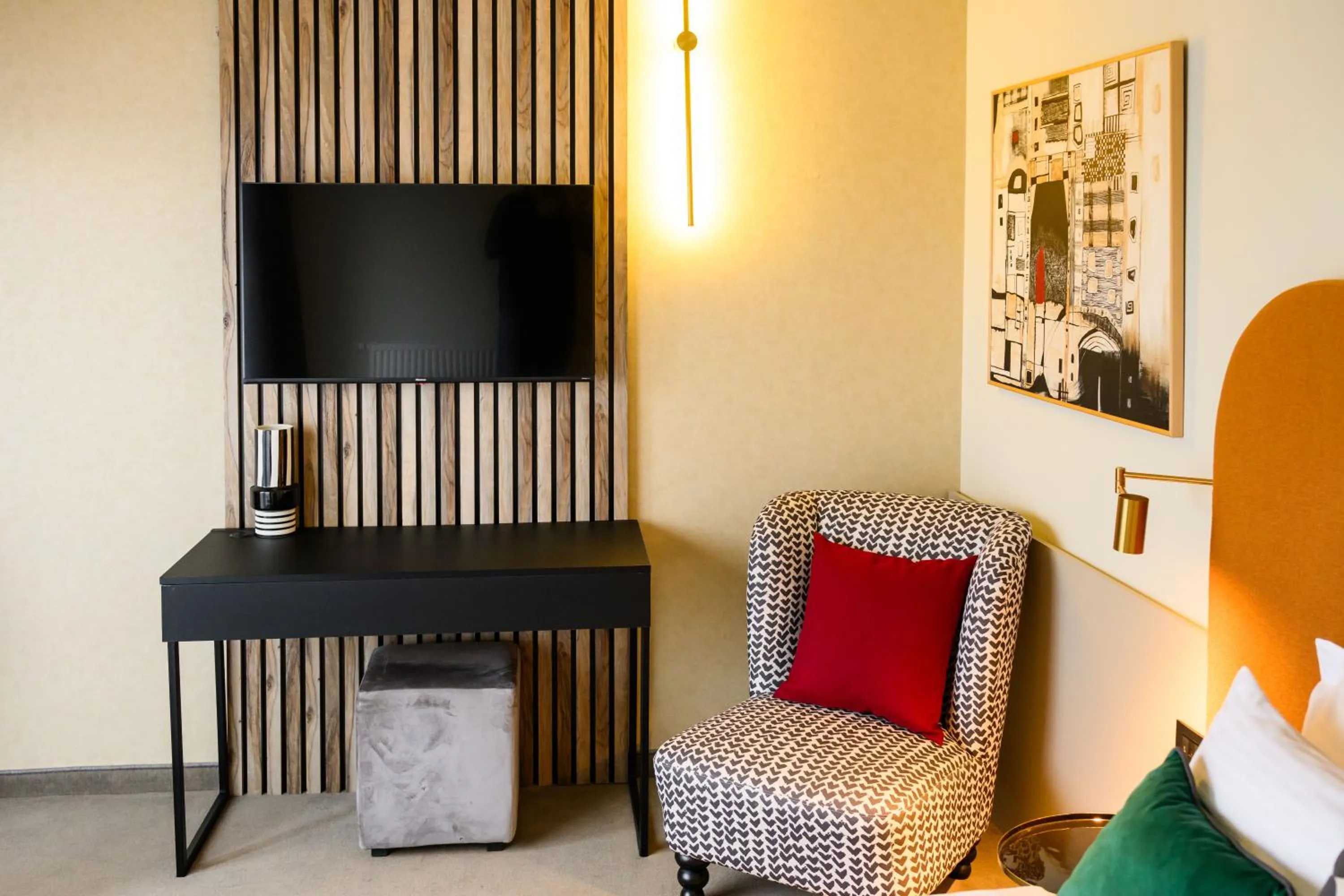 TV and multimedia in ArtLoft Garni Hotel