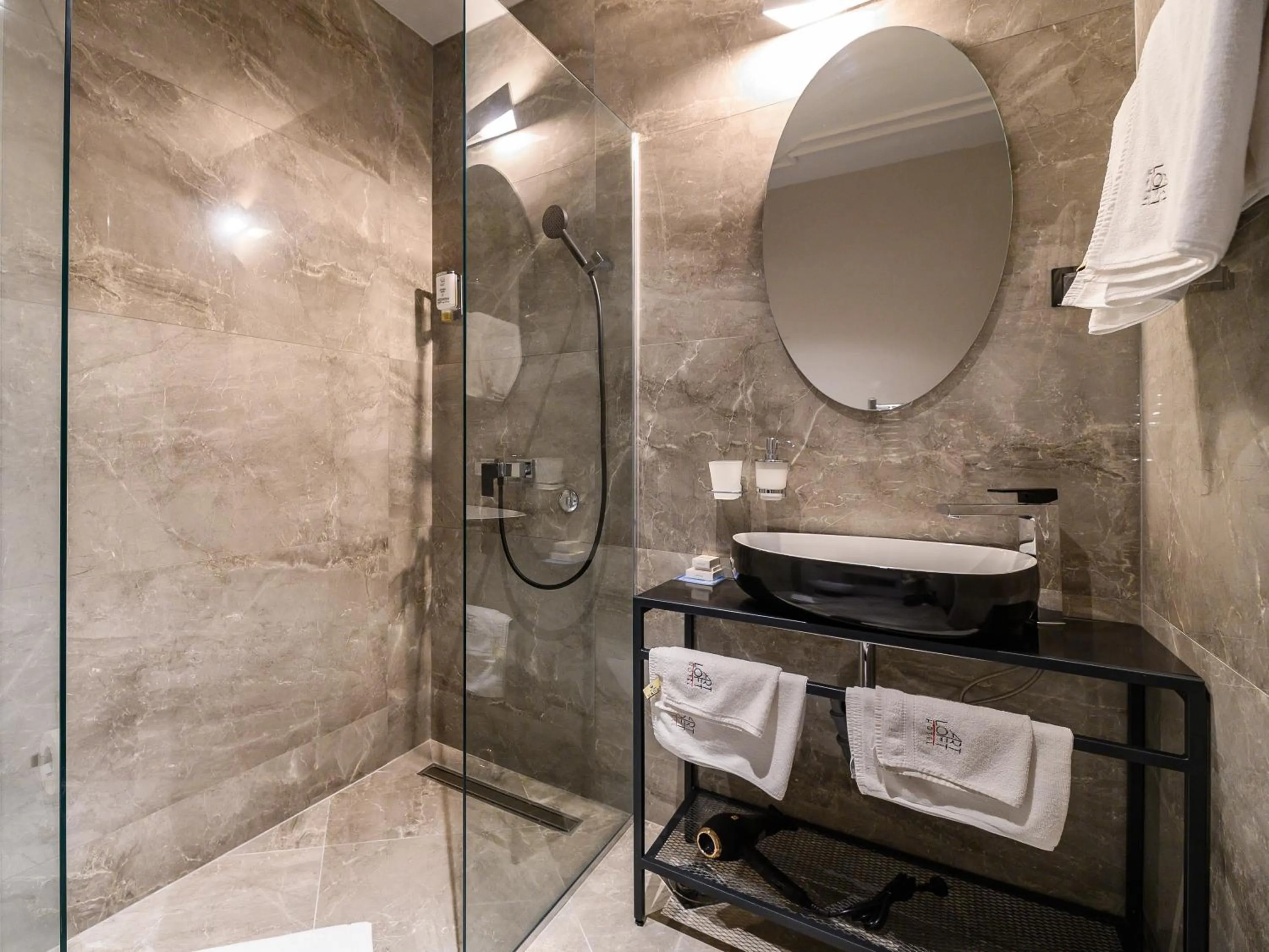 Shower in ArtLoft Garni Hotel