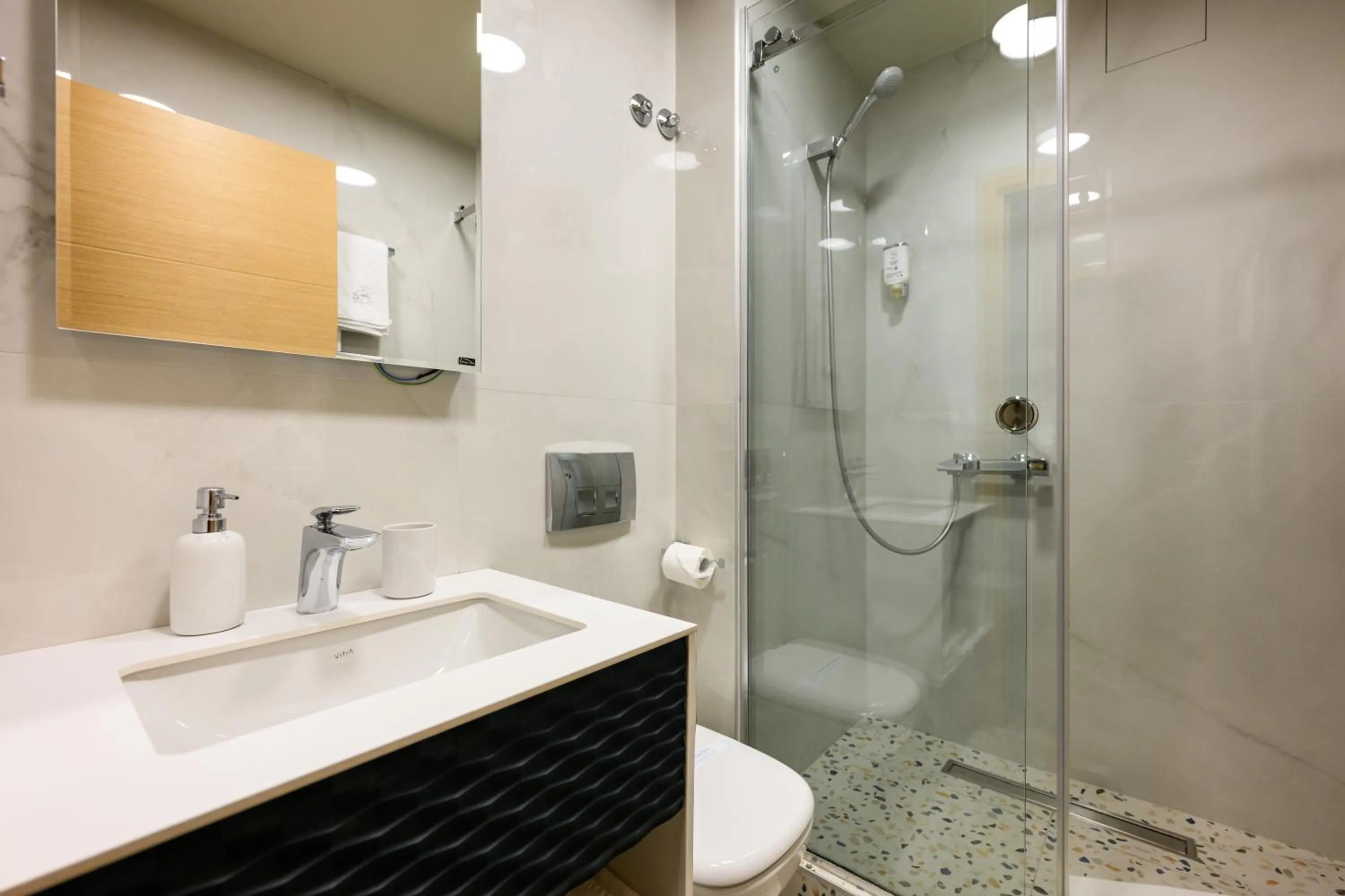 Shower in ArtLoft Garni Hotel