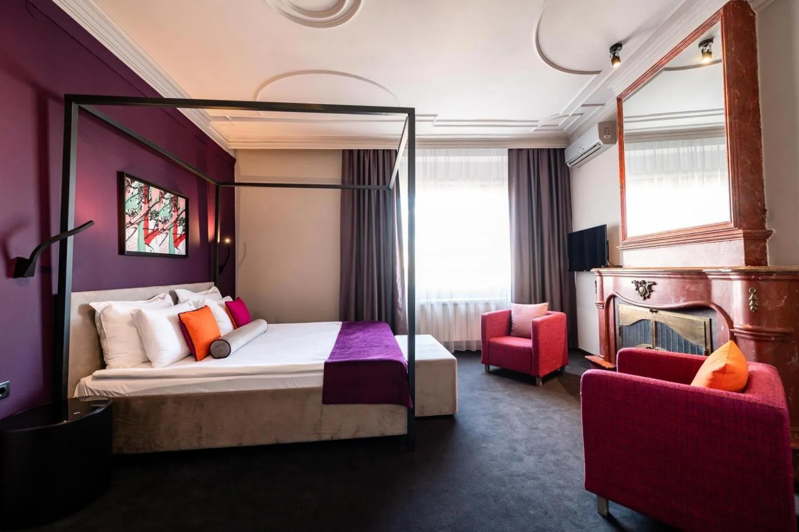 Bed in ArtLoft Garni Hotel