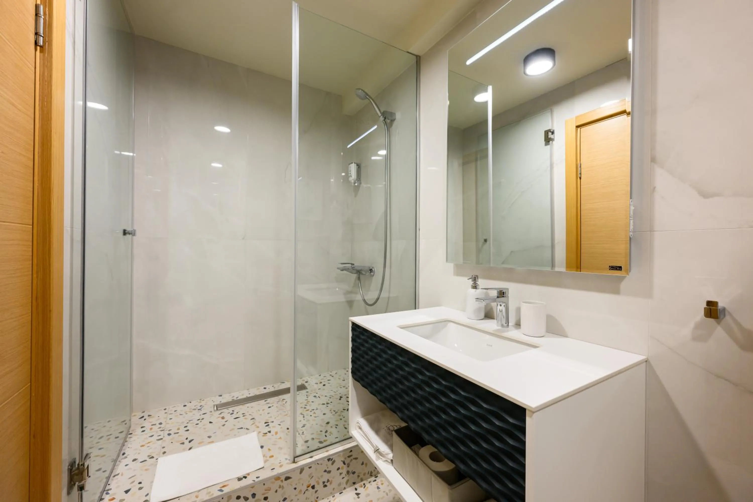 Shower in ArtLoft Garni Hotel