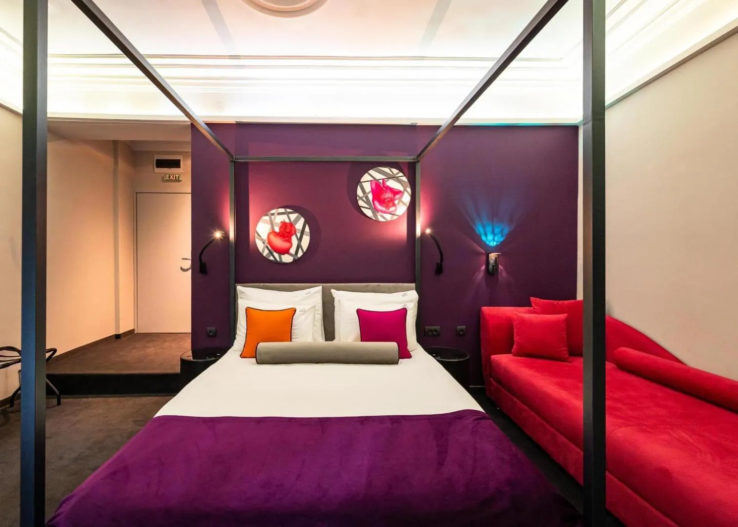 Bed in ArtLoft Garni Hotel