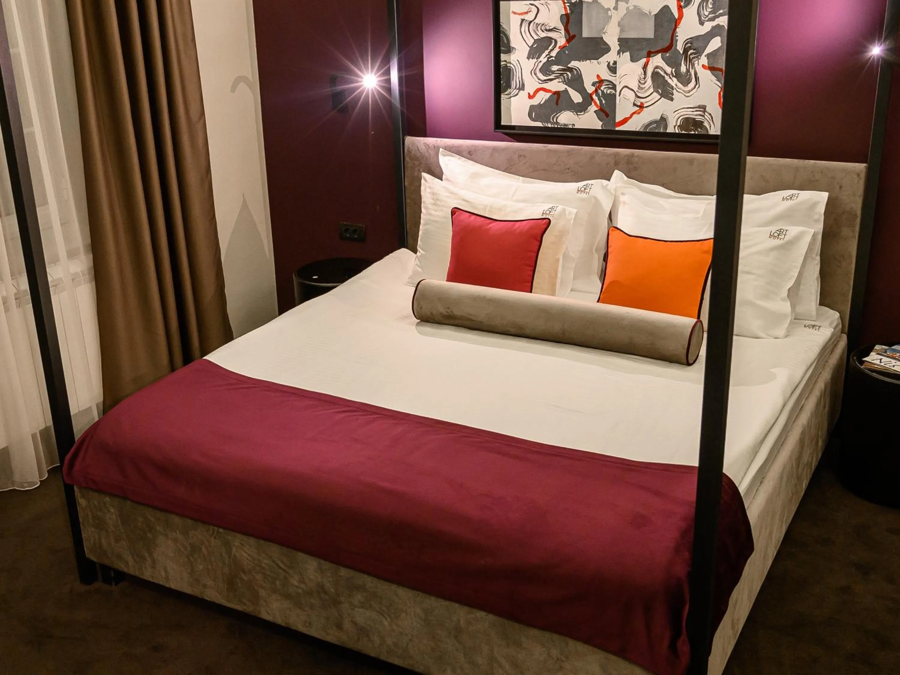 Bed in ArtLoft Garni Hotel