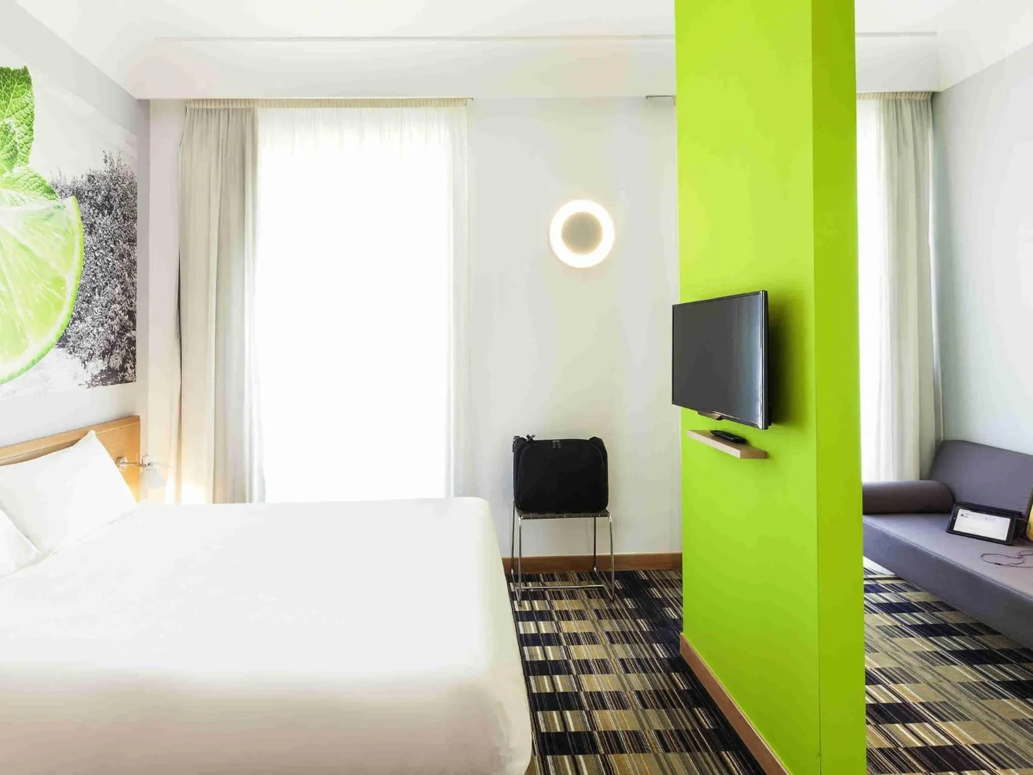 Bedroom, Bed in Ibis Styles Napoli Garibaldi