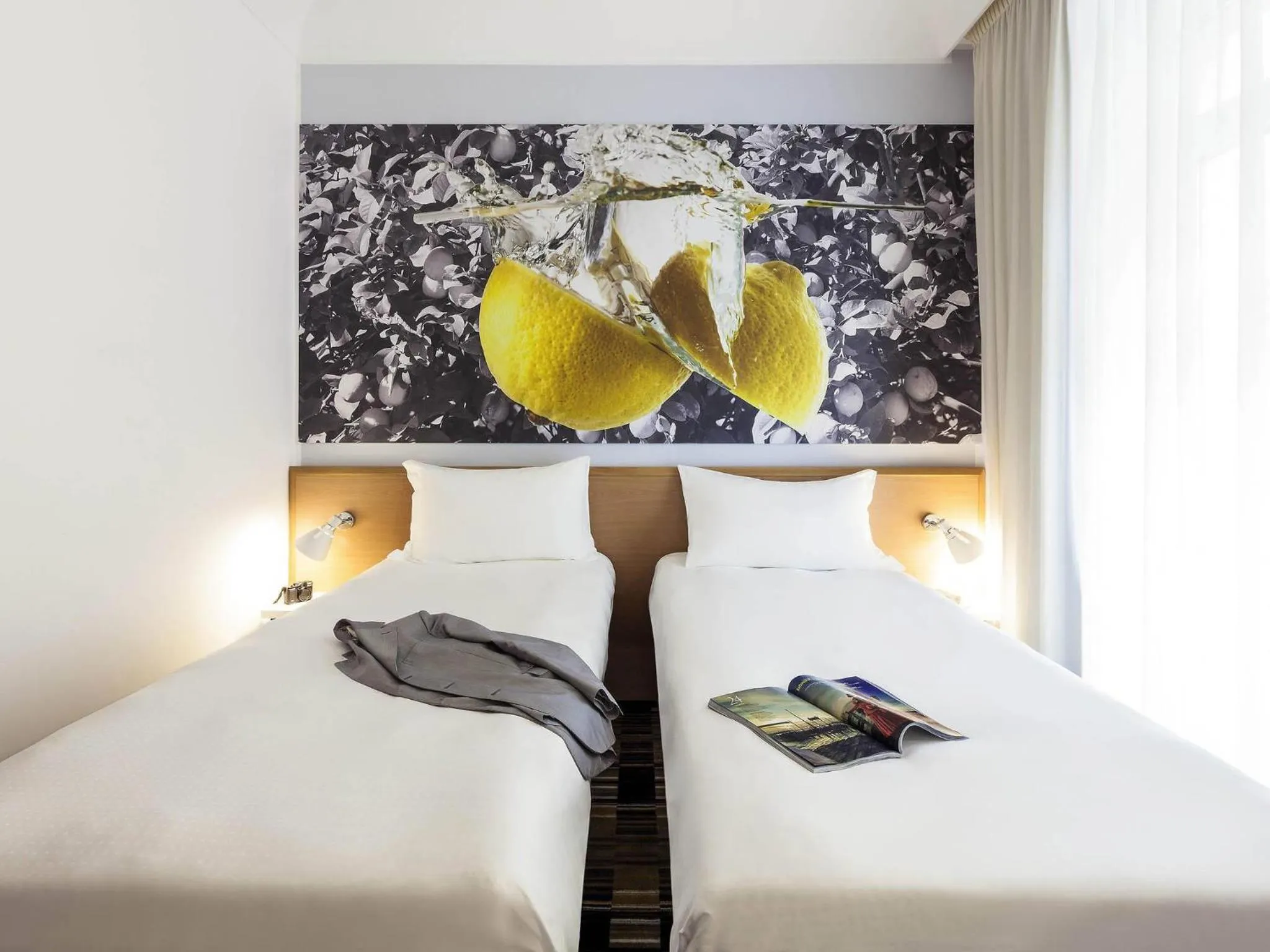 Bedroom, Bed in Ibis Styles Napoli Garibaldi