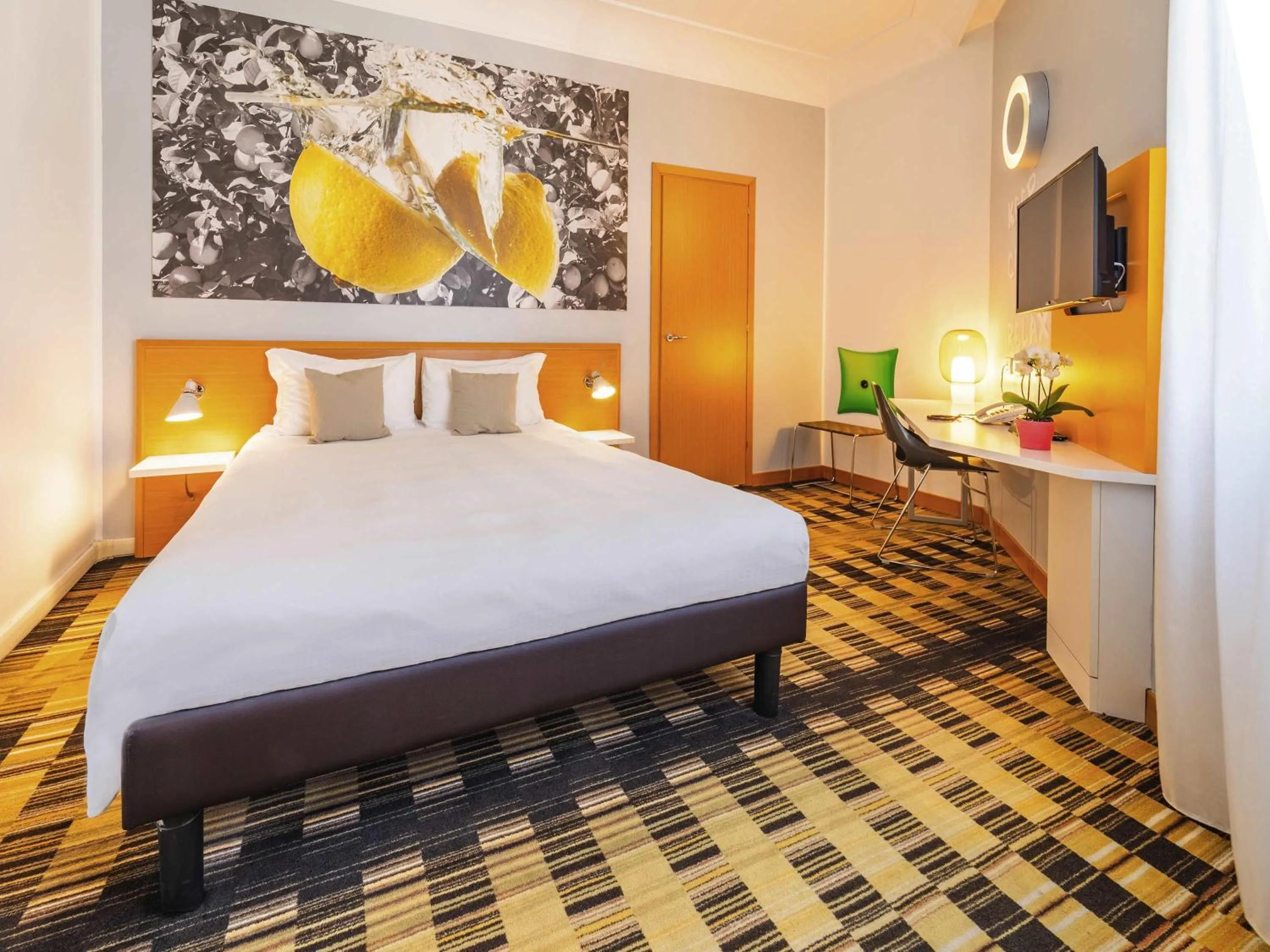 Bedroom, Bed in Ibis Styles Napoli Garibaldi