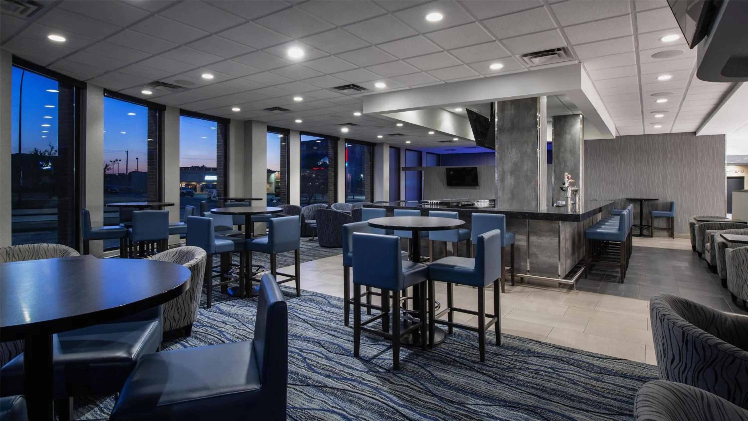 Lounge or bar in Birchwood Inn, BW Premier Collection