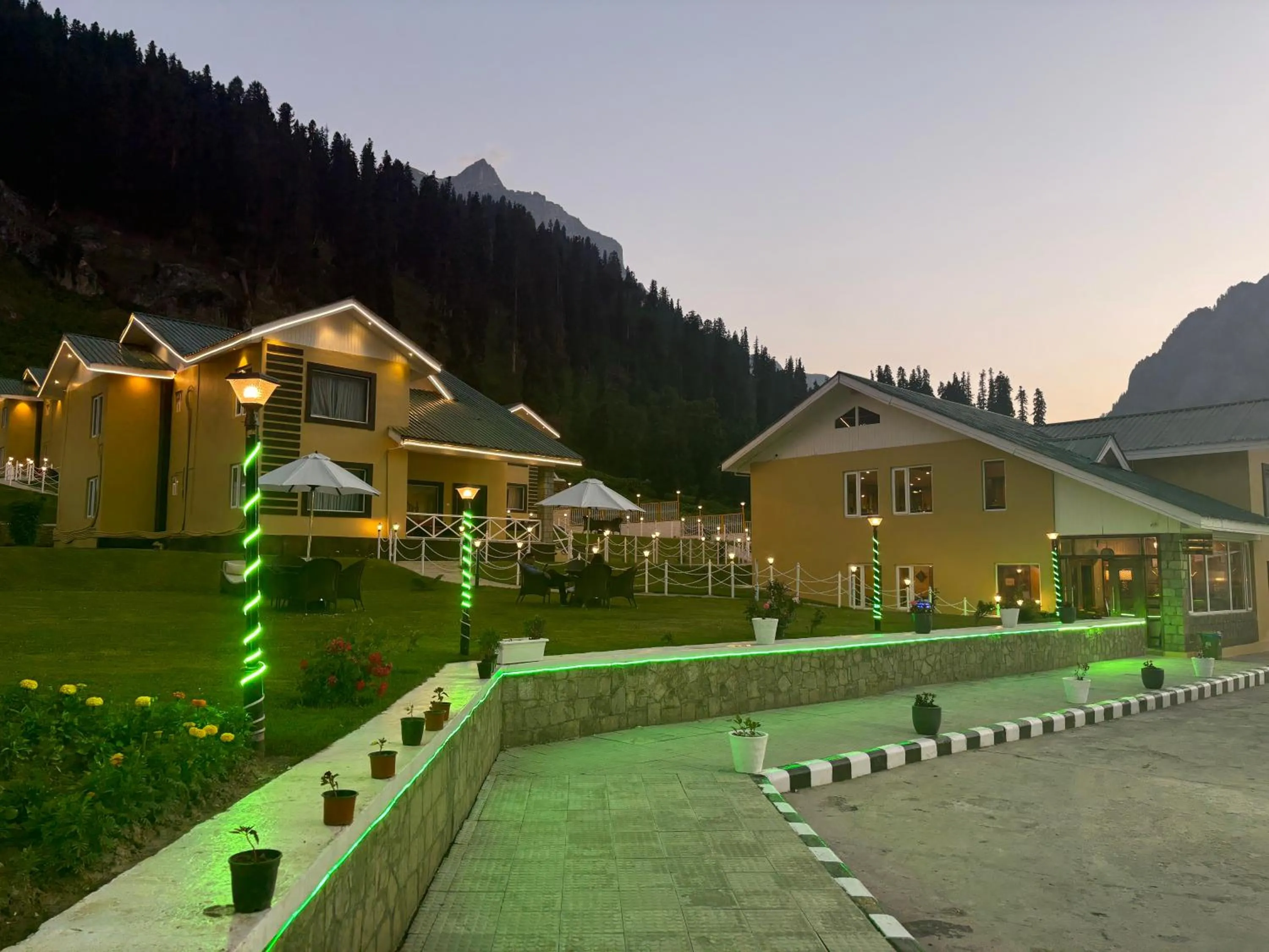 Evening entertainment in Arco Hotels & Resorts sonamarg