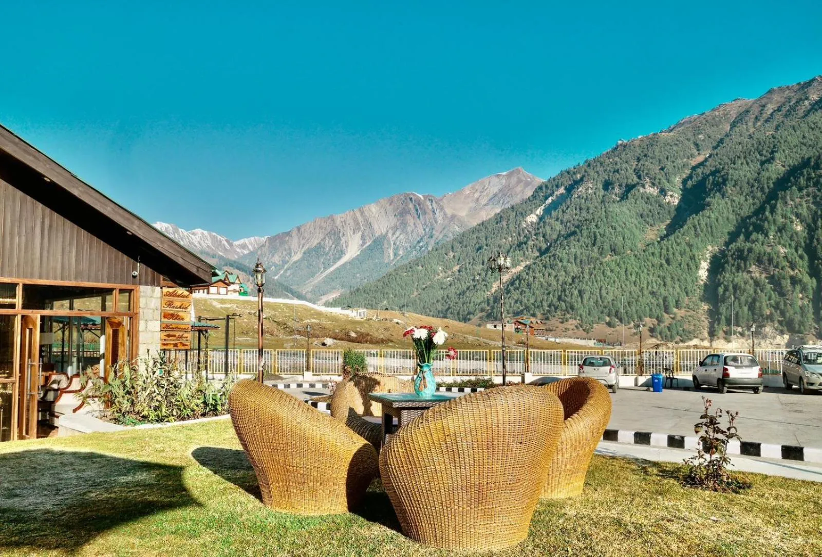 Seating area in Arco Hotels & Resorts sonamarg