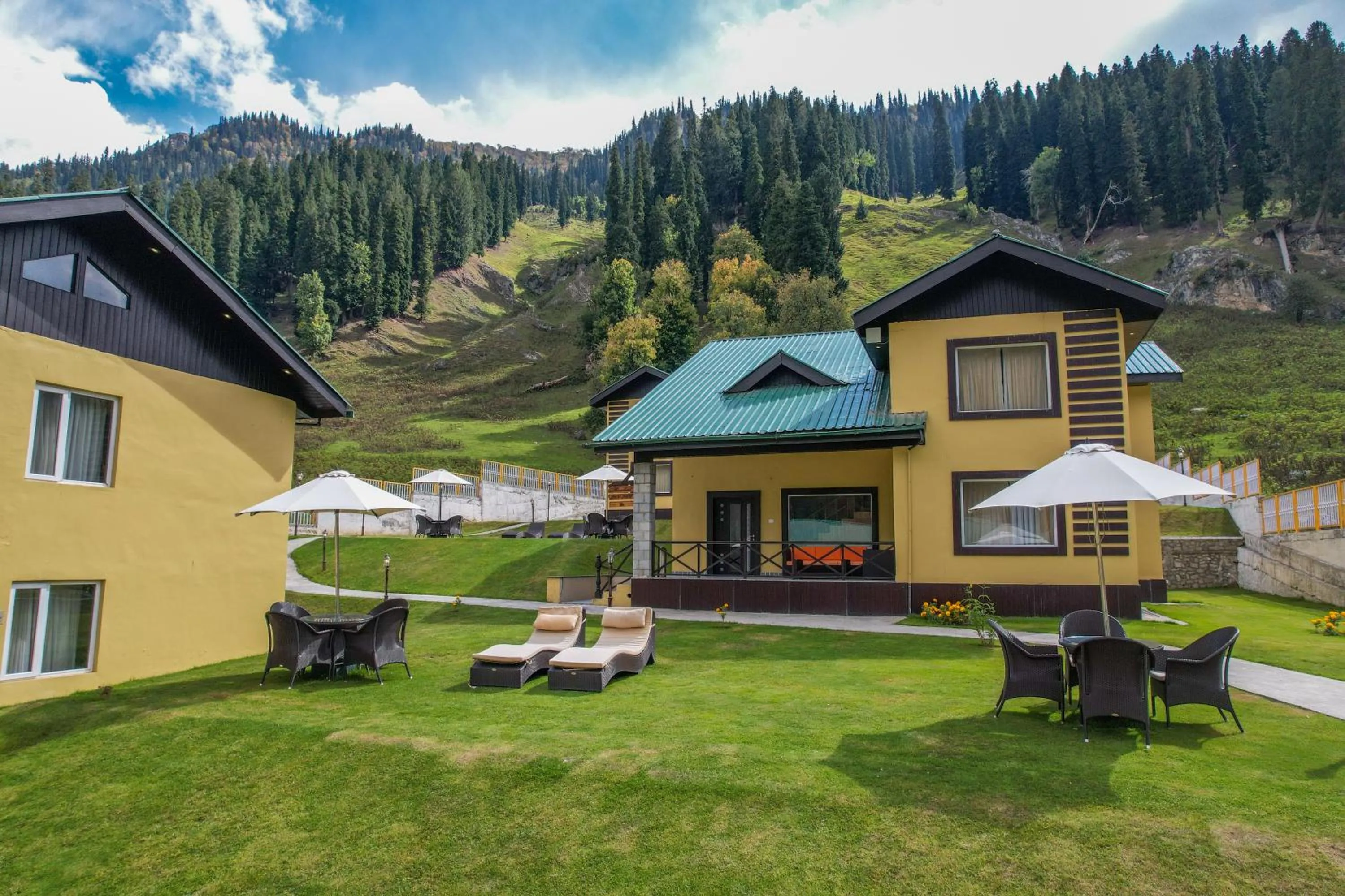 Property building in Arco Hotels & Resorts sonamarg