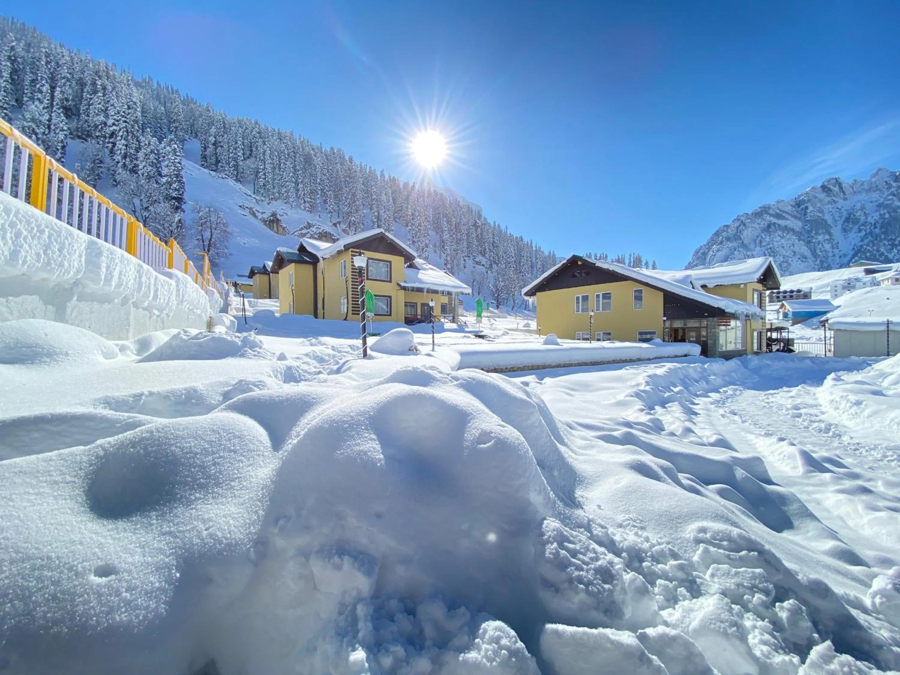 Facade/entrance in Arco Hotels & Resorts sonamarg