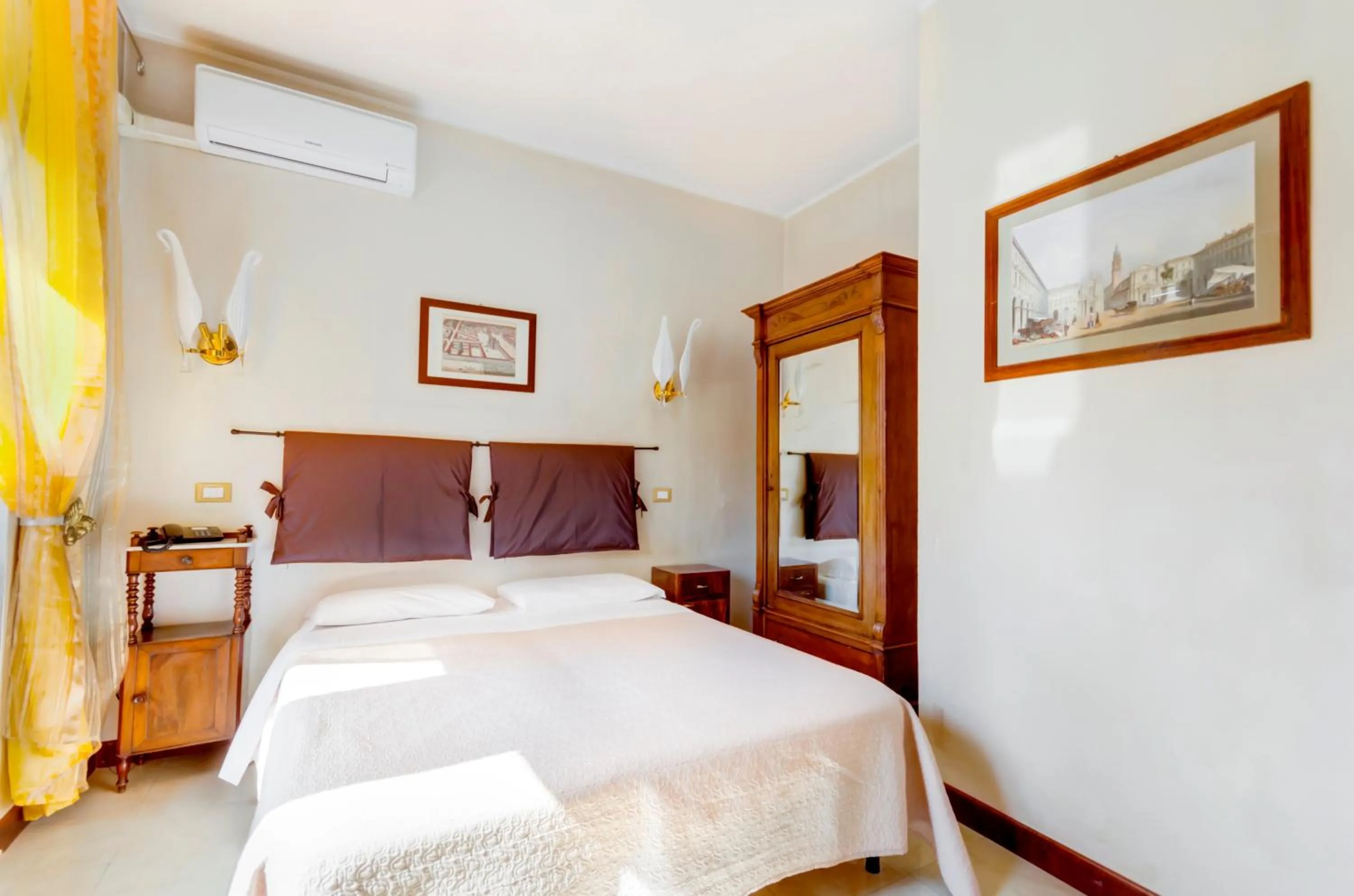 Bedroom, Bed in Hotel Original