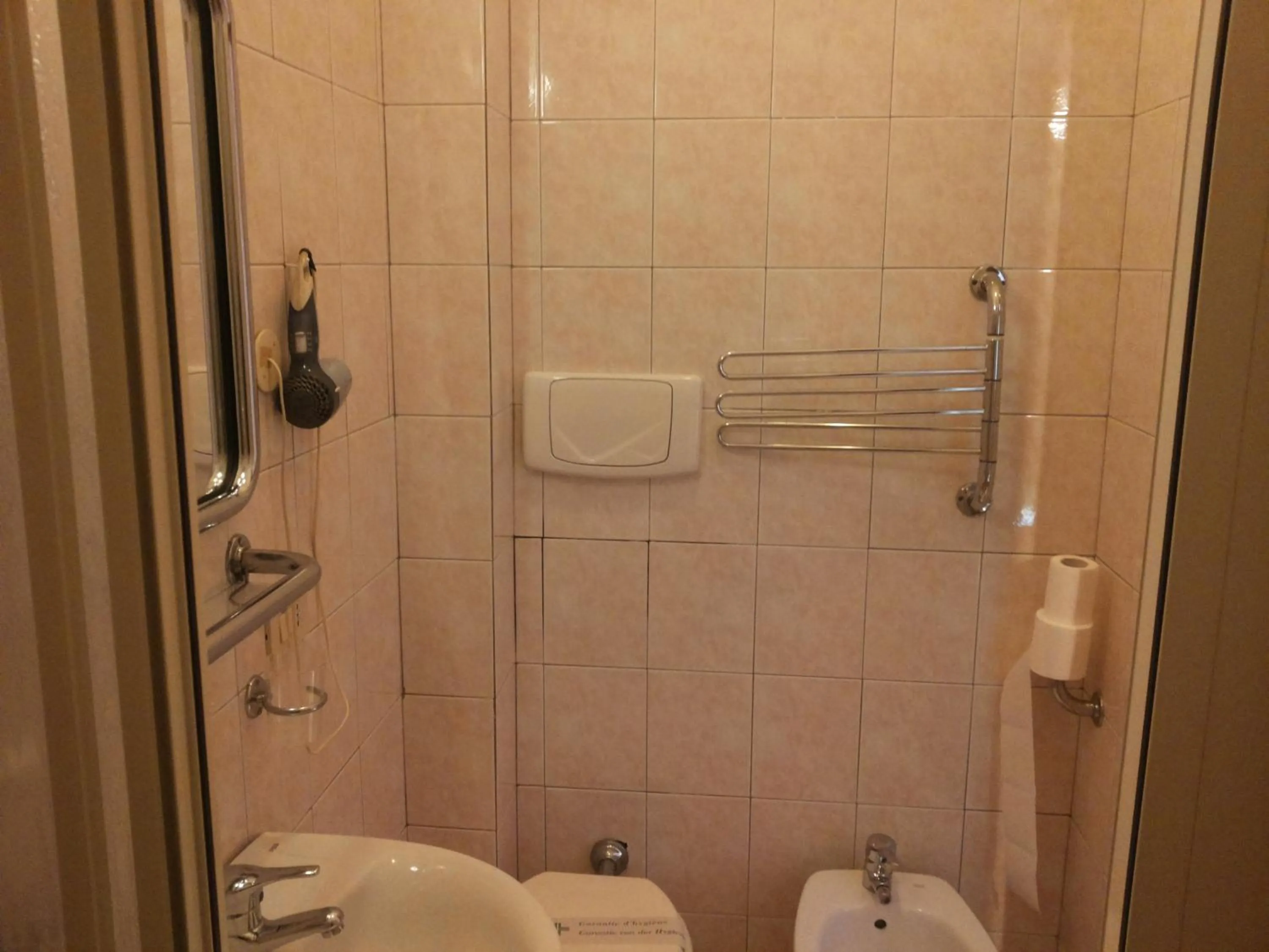 Toilet in Hotel Le Querce