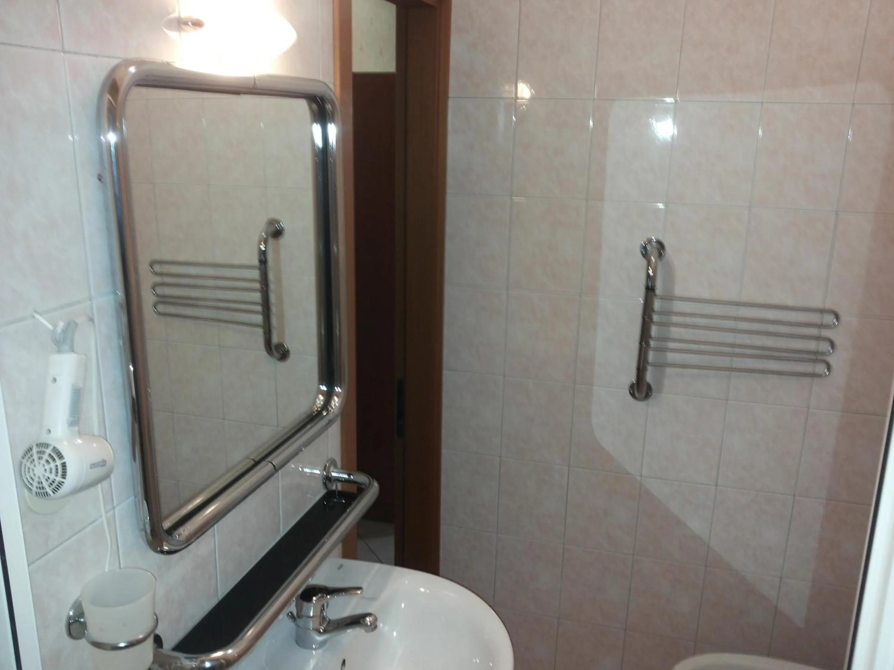 Toilet in Hotel Le Querce