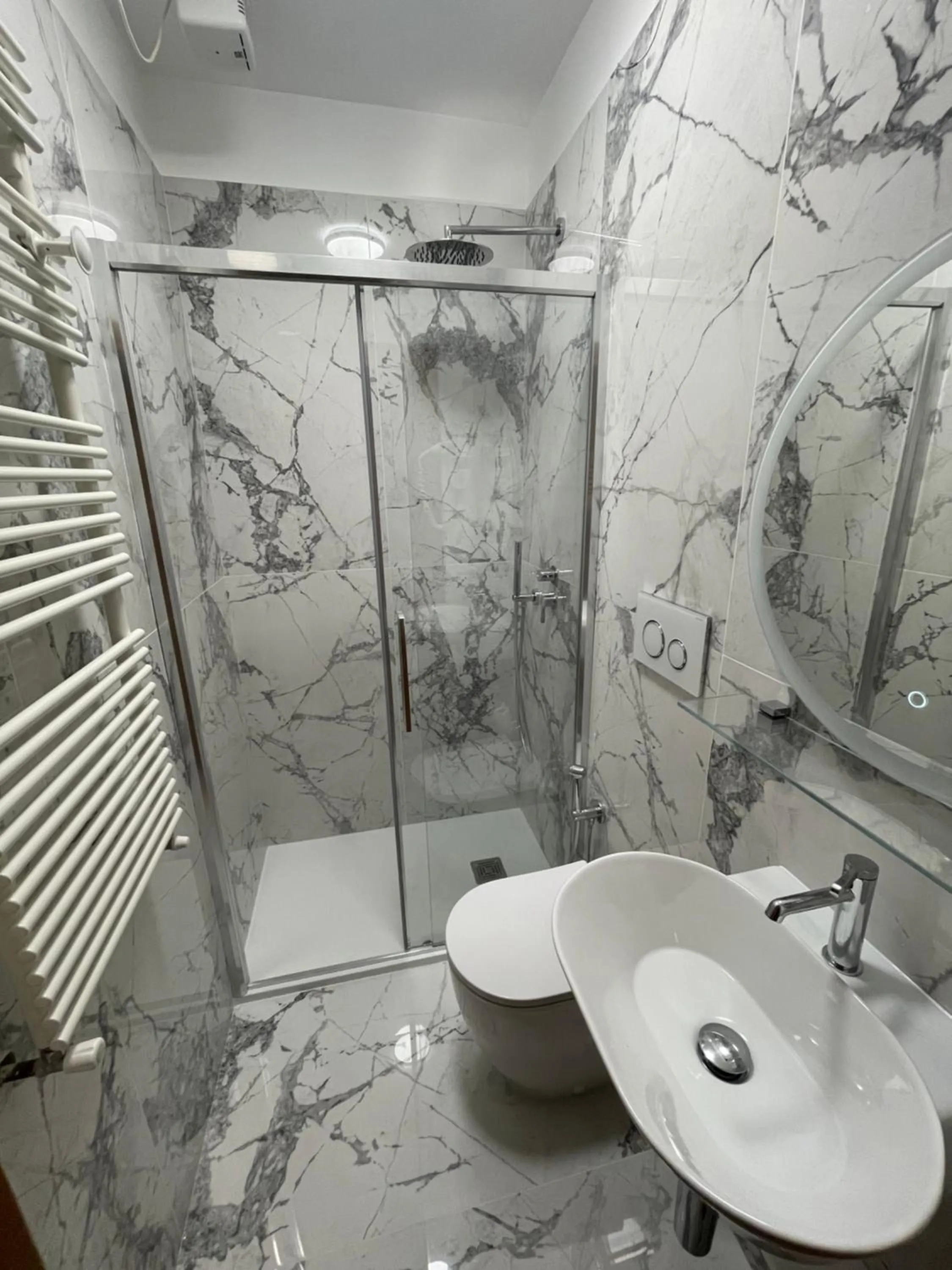 Bathroom in Albergo Marin