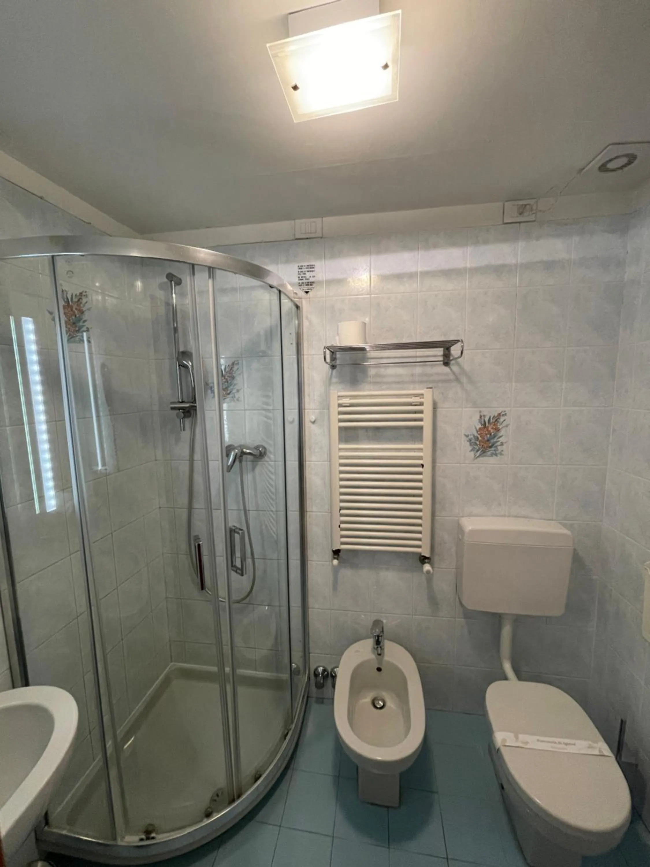 Bathroom in Albergo Marin