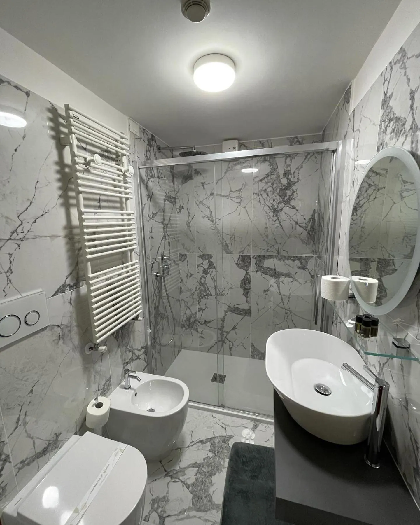 Bathroom in Albergo Marin