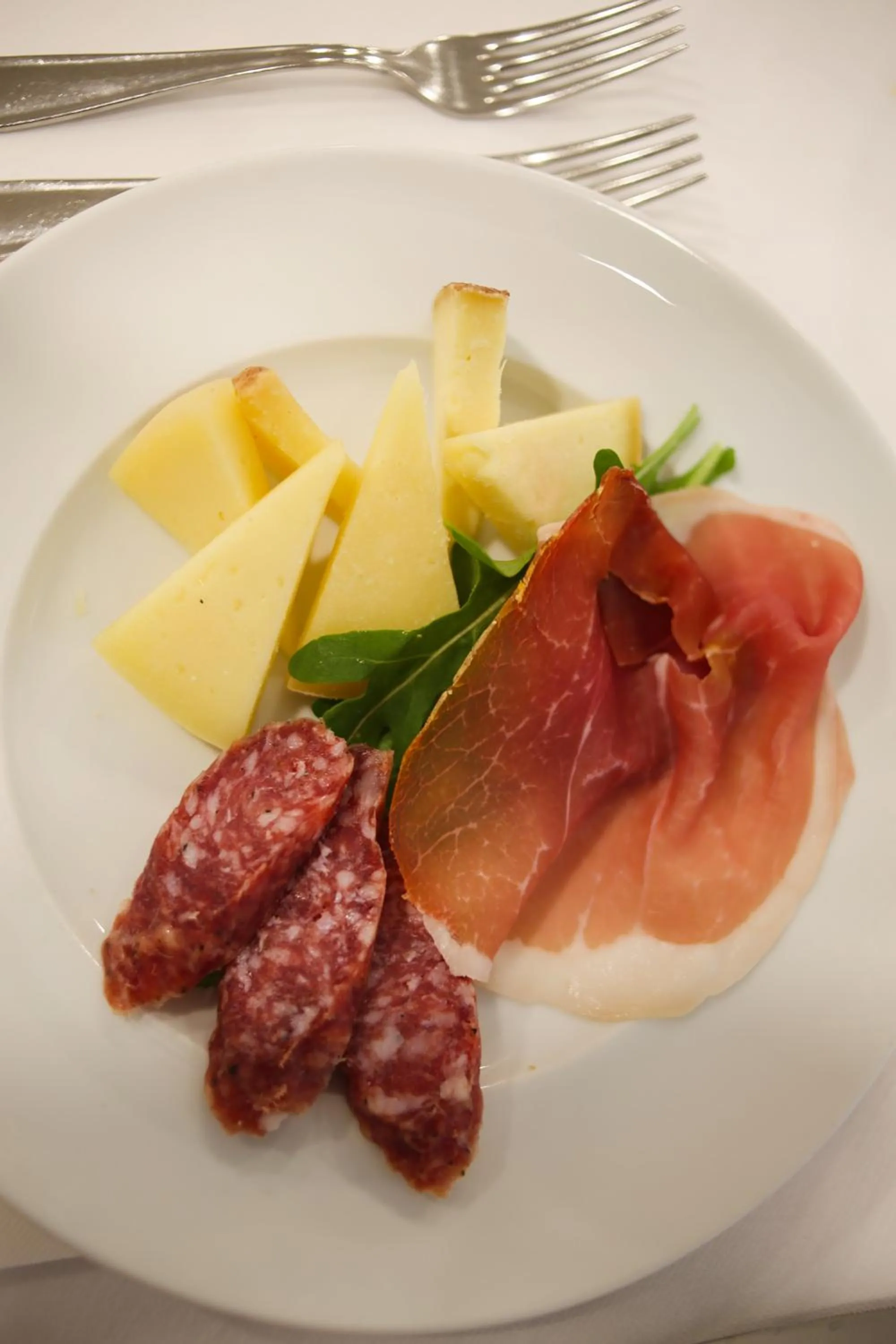 Restaurant/places to eat in Hotel Falco