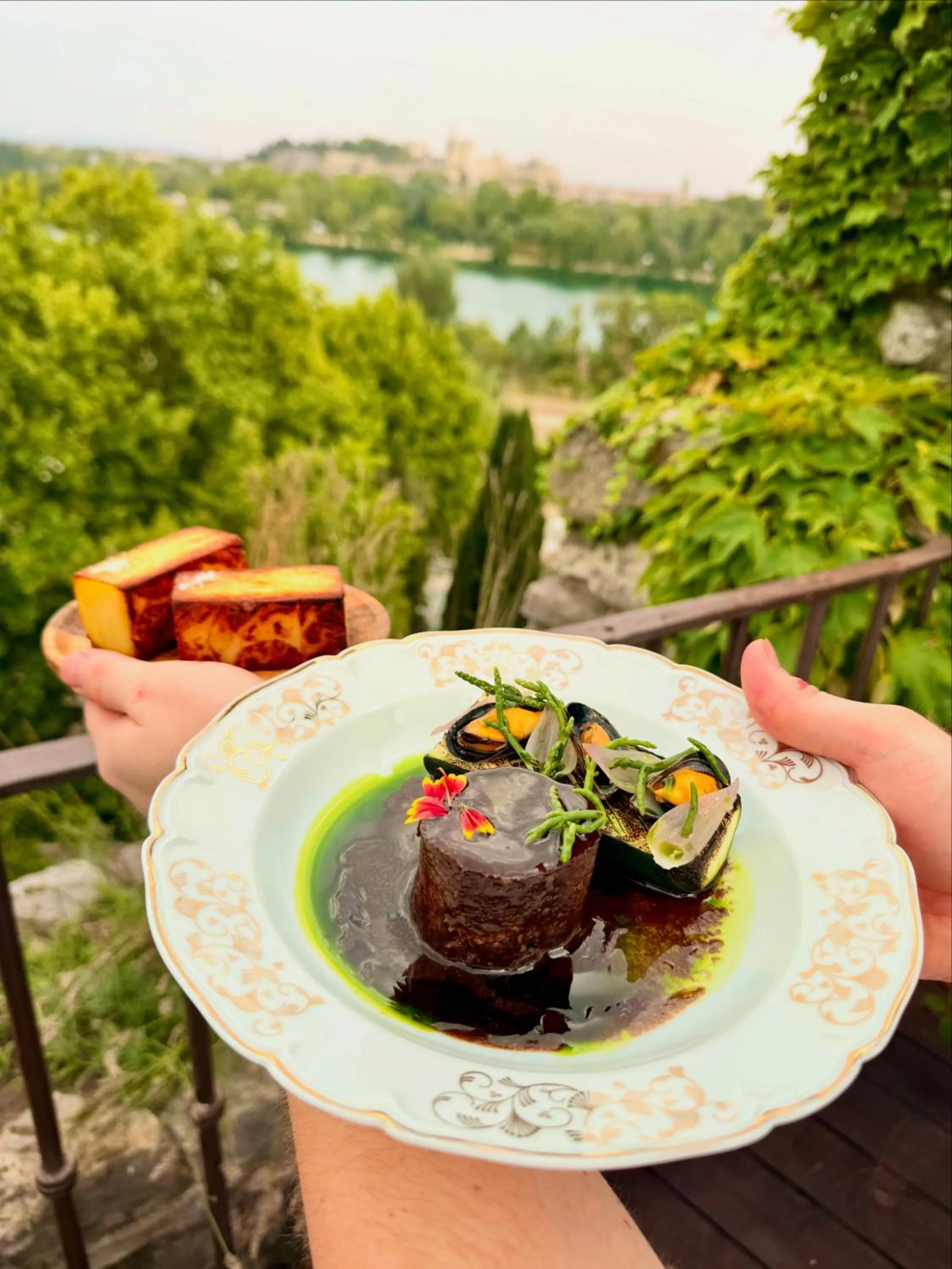 Restaurant/places to eat in Maison Orsini