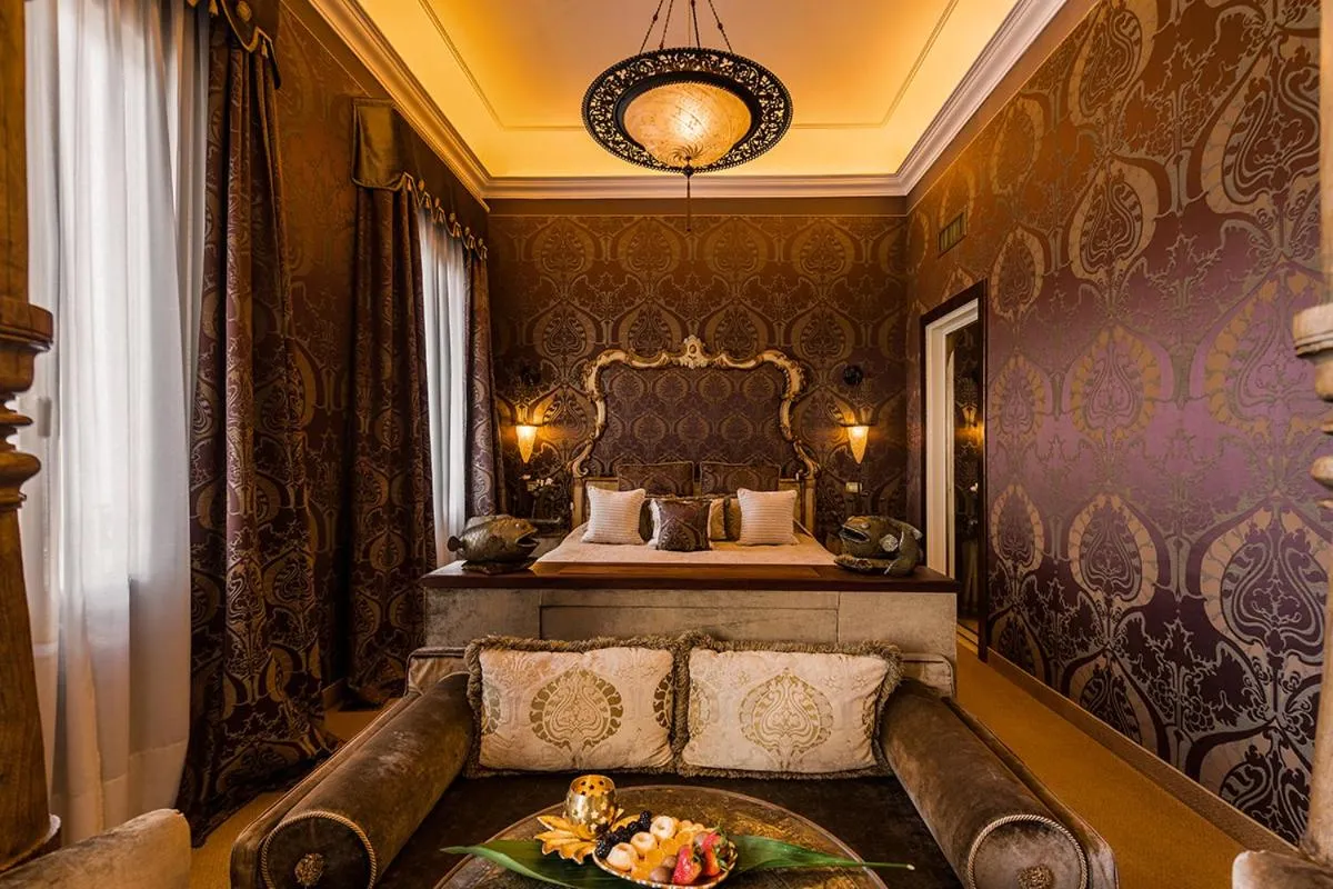 Bedroom, Bed in Hotel Metropole Venezia