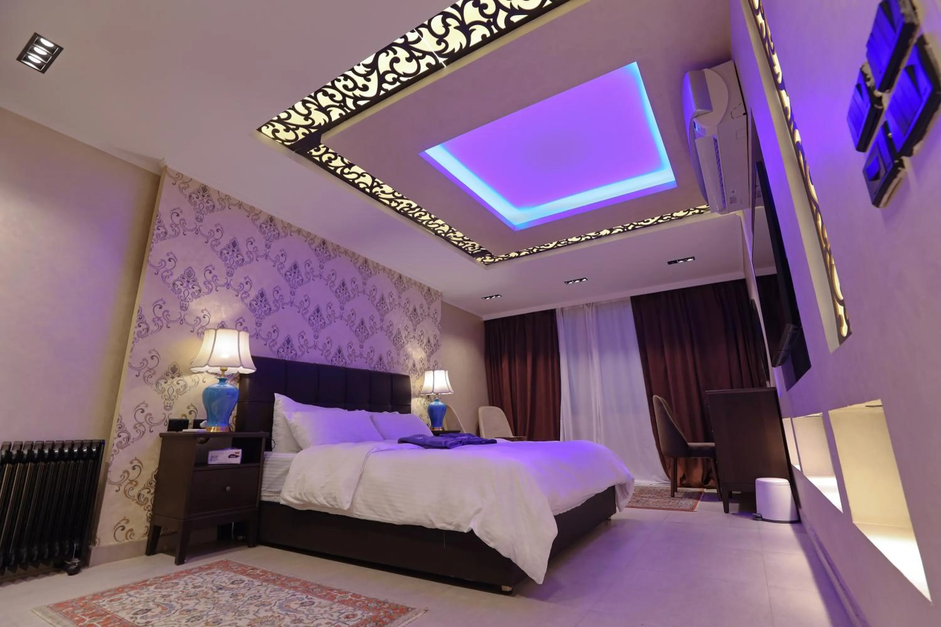 Bedroom, Bed in ArabElite
