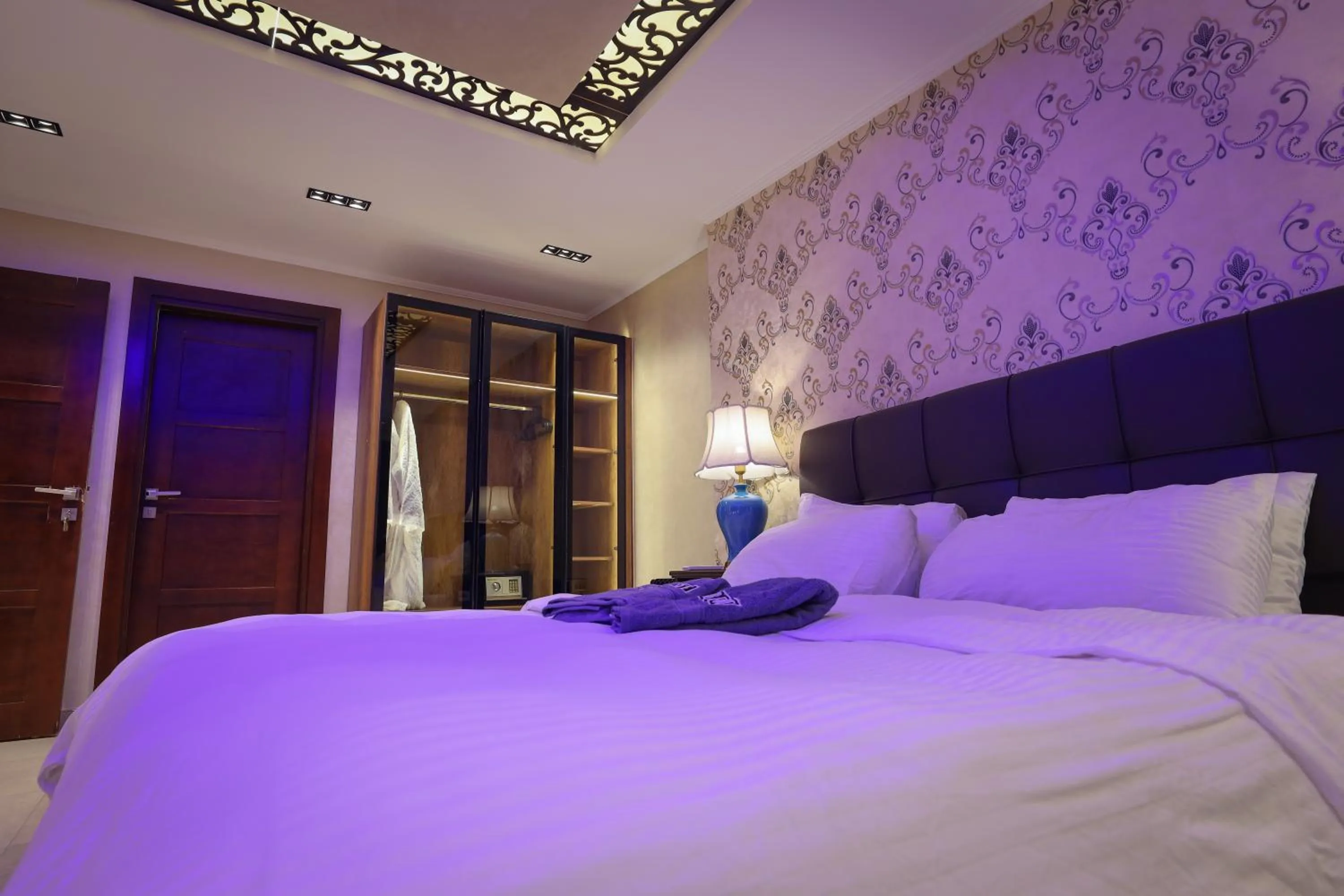 Bedroom, Bed in ArabElite