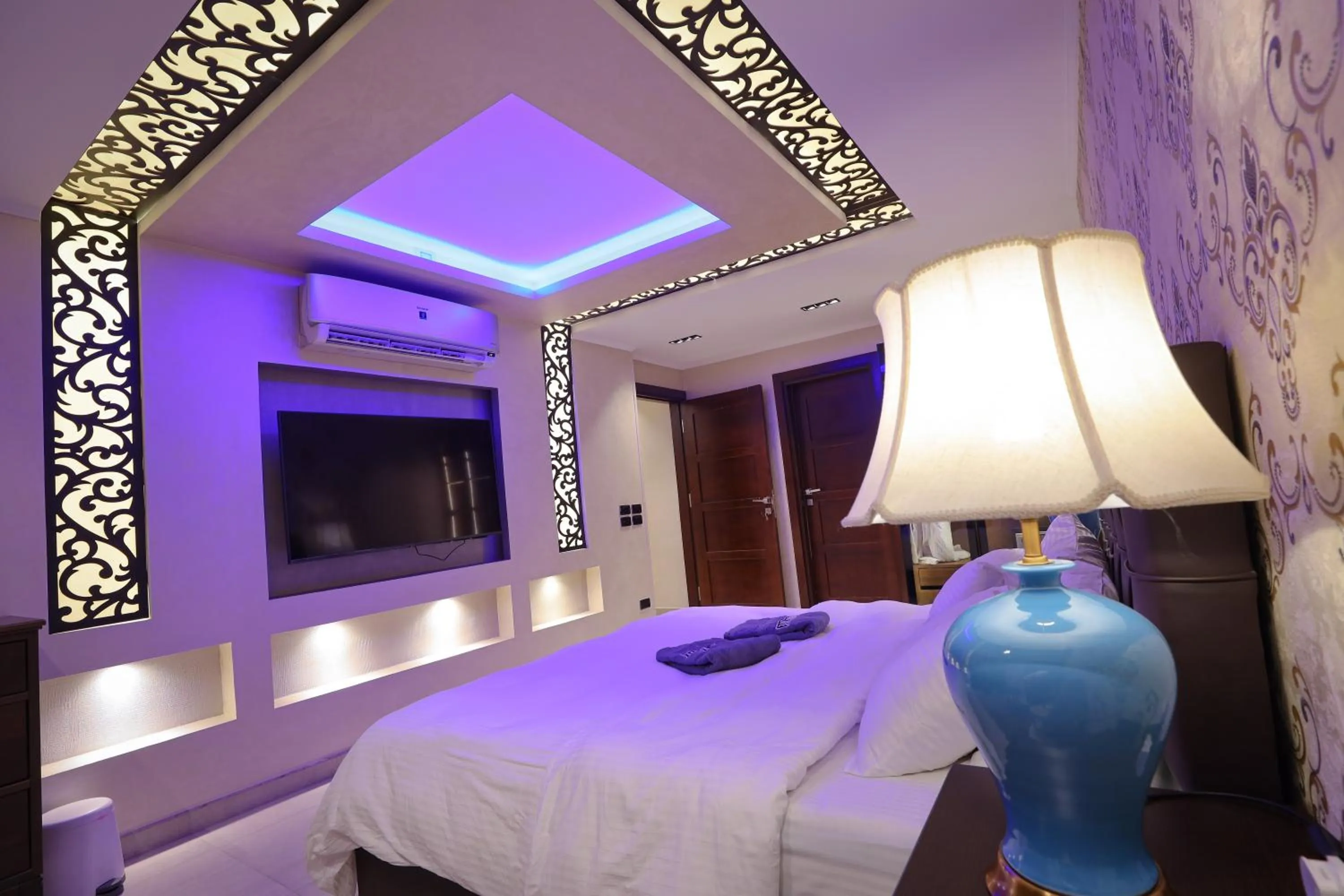 Bedroom, Bed in ArabElite