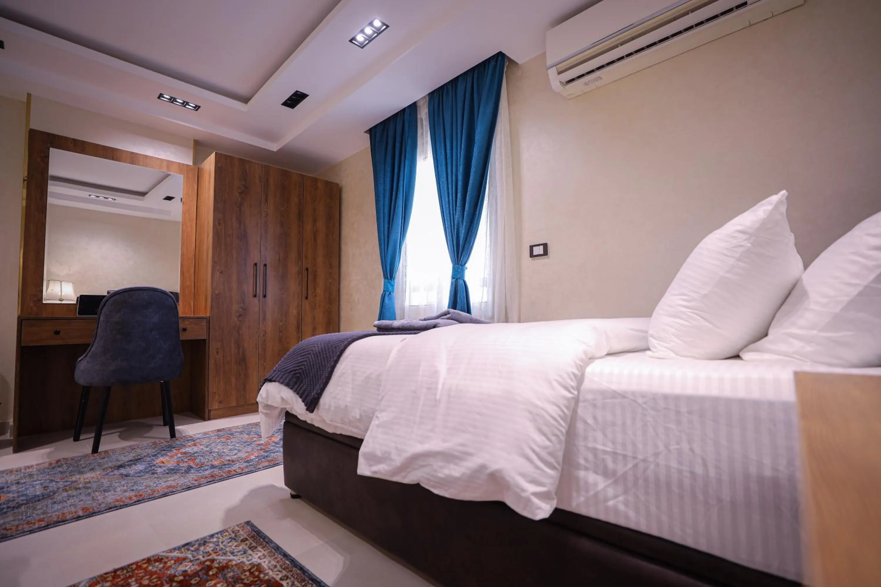 Bedroom, Bed in ArabElite